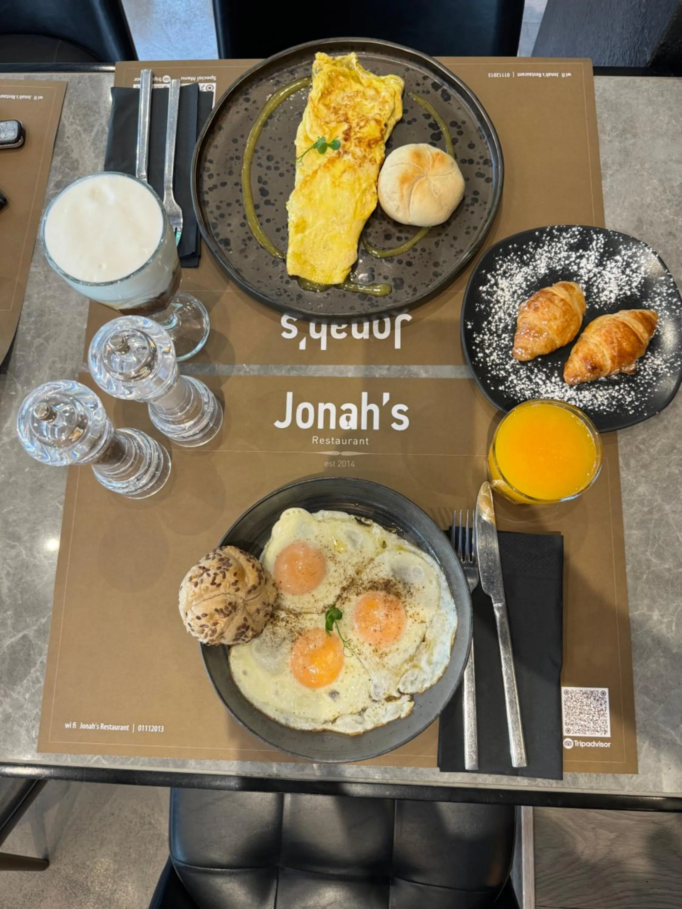 Breakfast in Athenian Gem