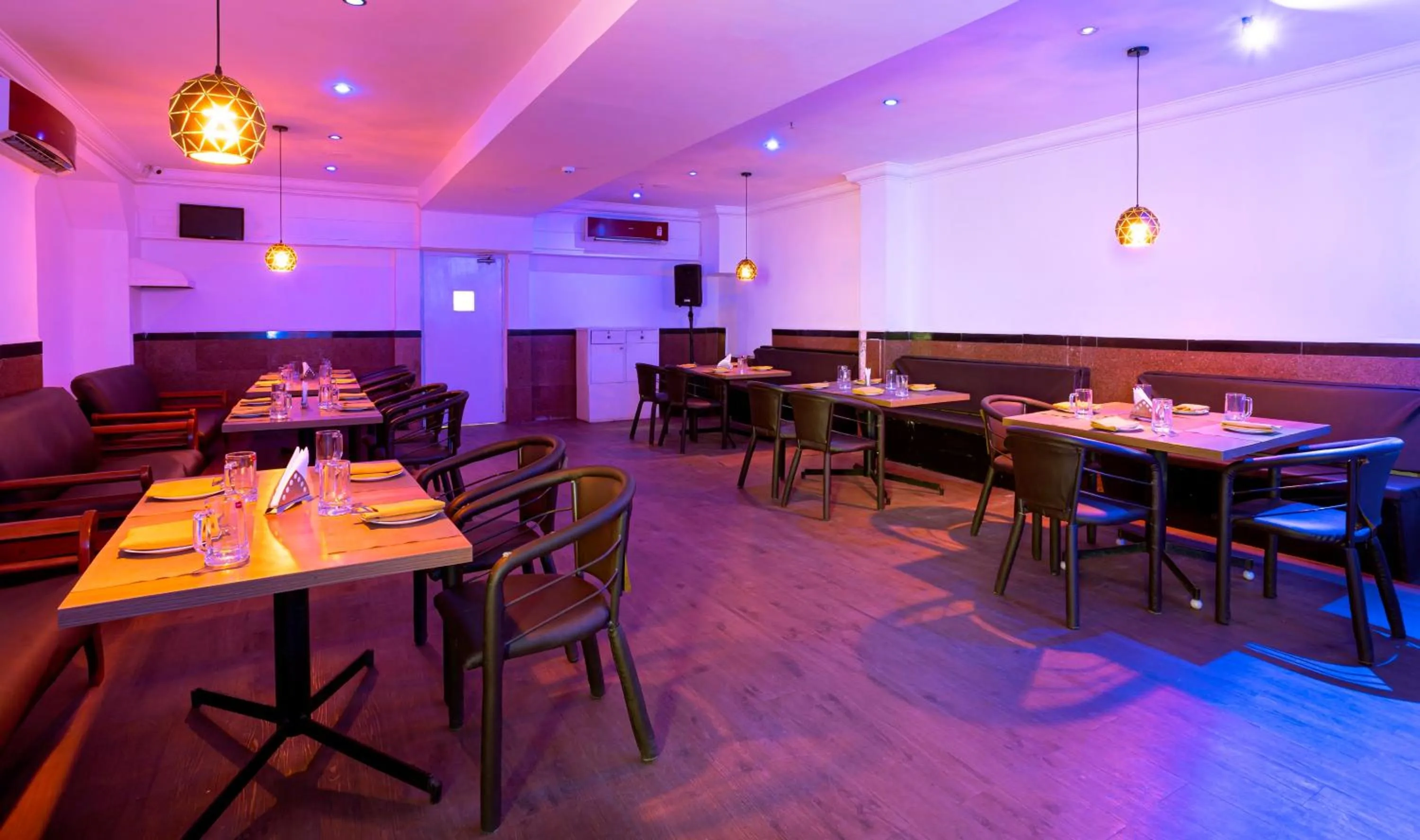 Lounge or bar in Zip by Spree Hotels Mangala International