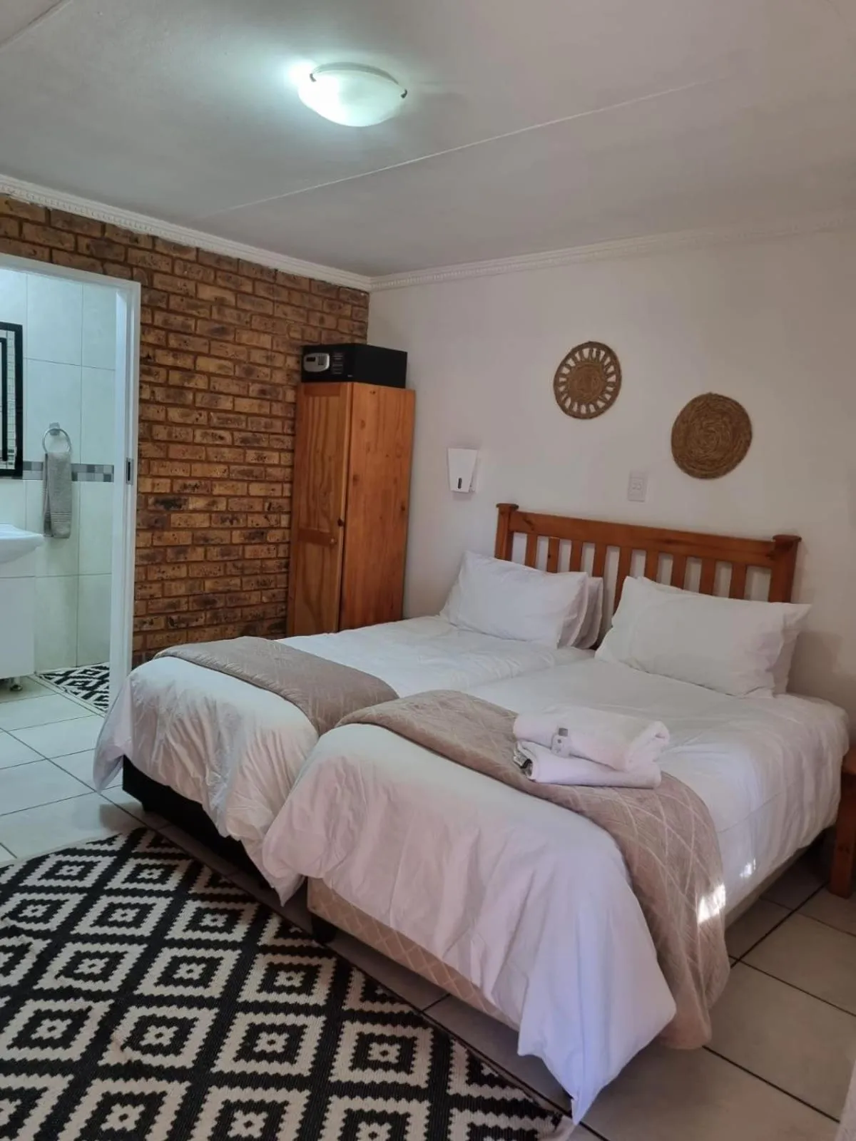 Bed in Emerald Guesthouse