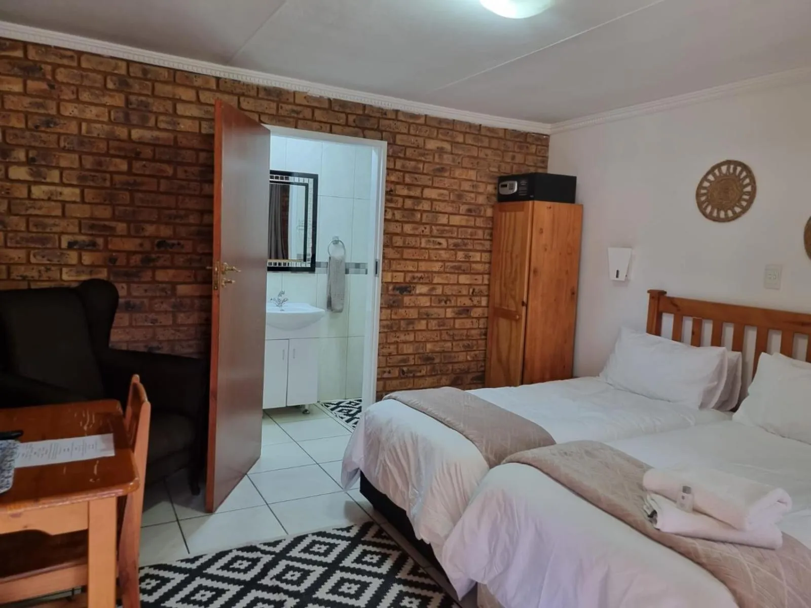 Photo of the whole room, Bed in Emerald Guesthouse