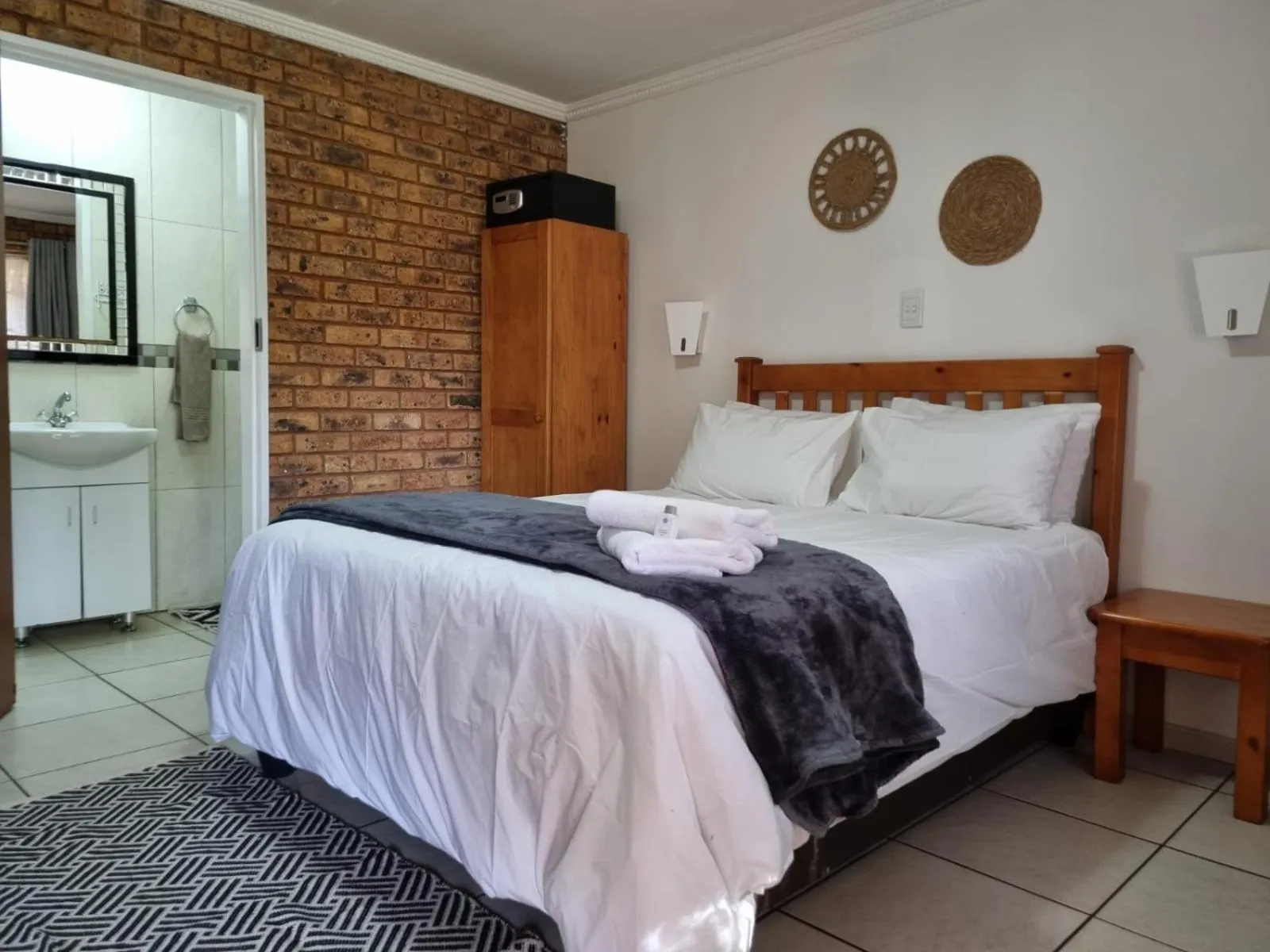 Bed in Emerald Guesthouse