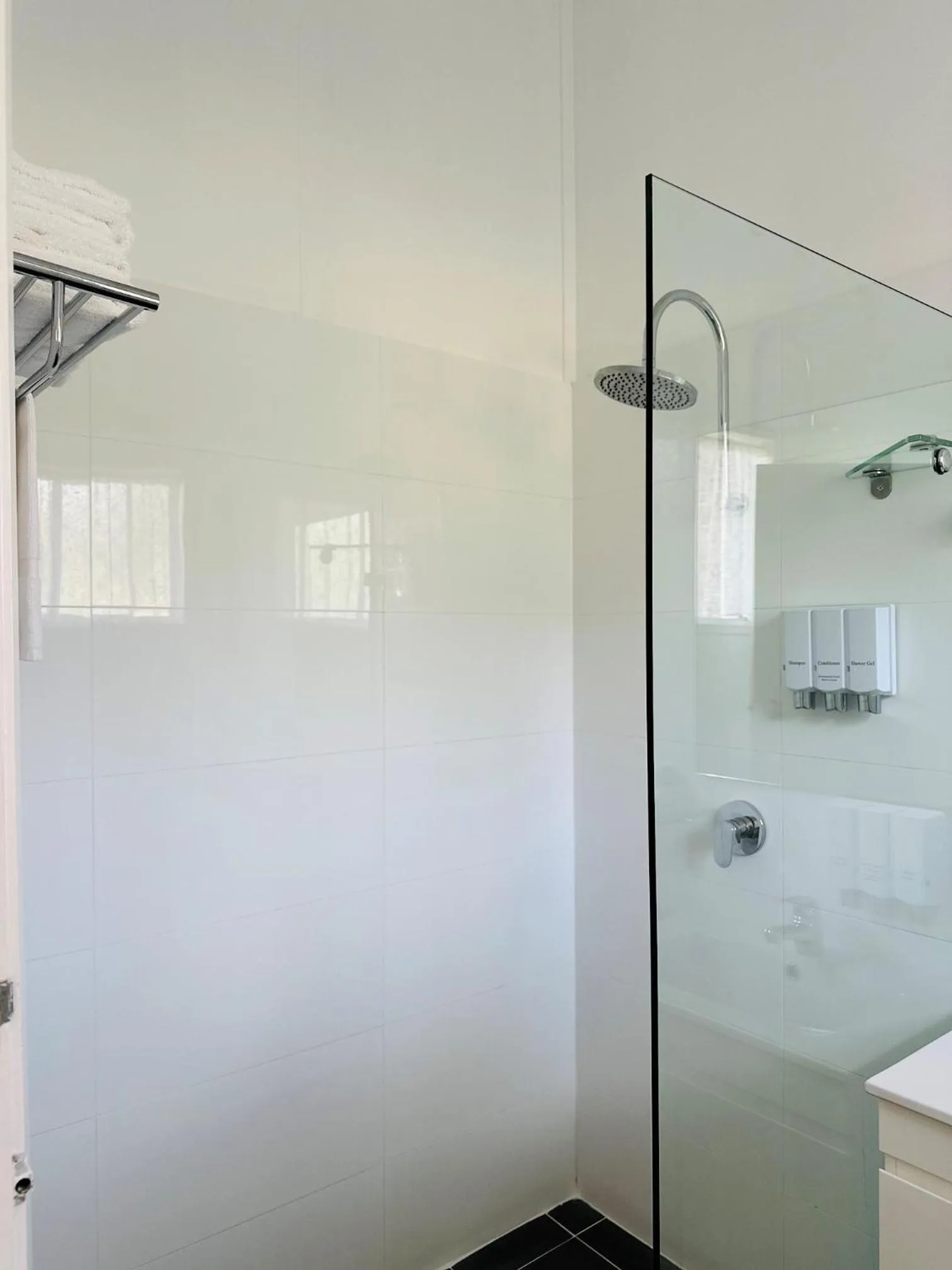 Bathroom in Oxley Motel