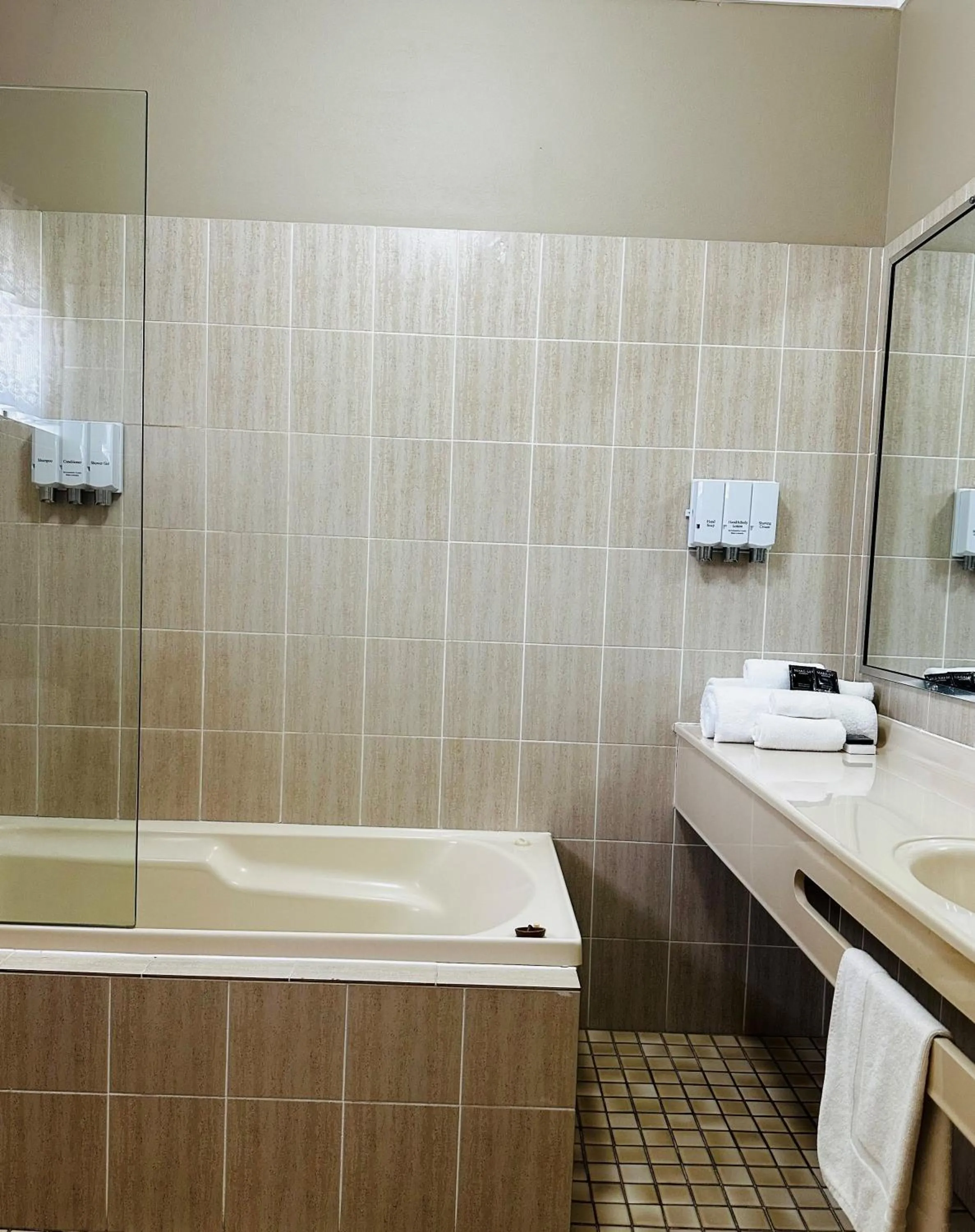 Bathroom in Oxley Motel