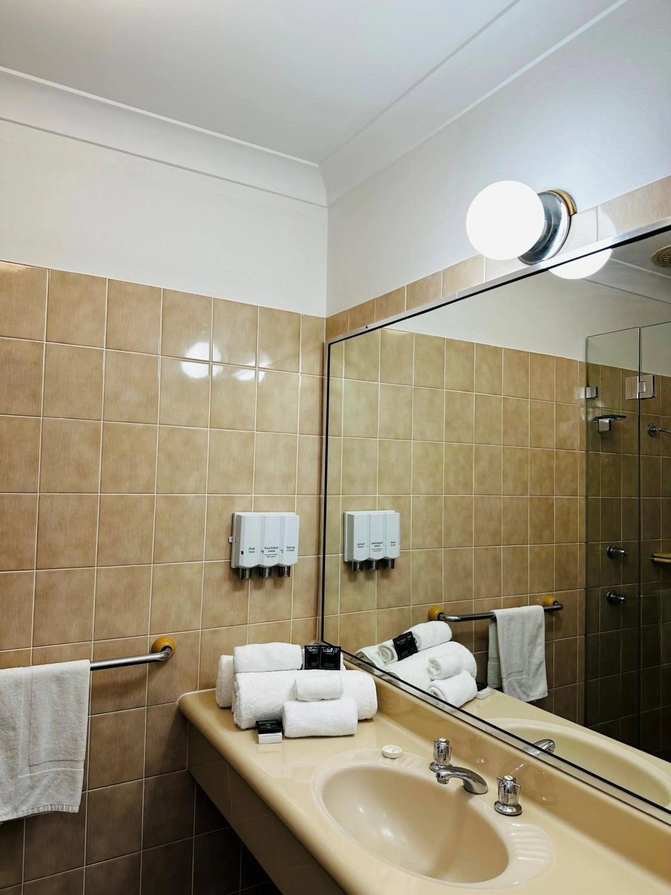 Bathroom in Oxley Motel