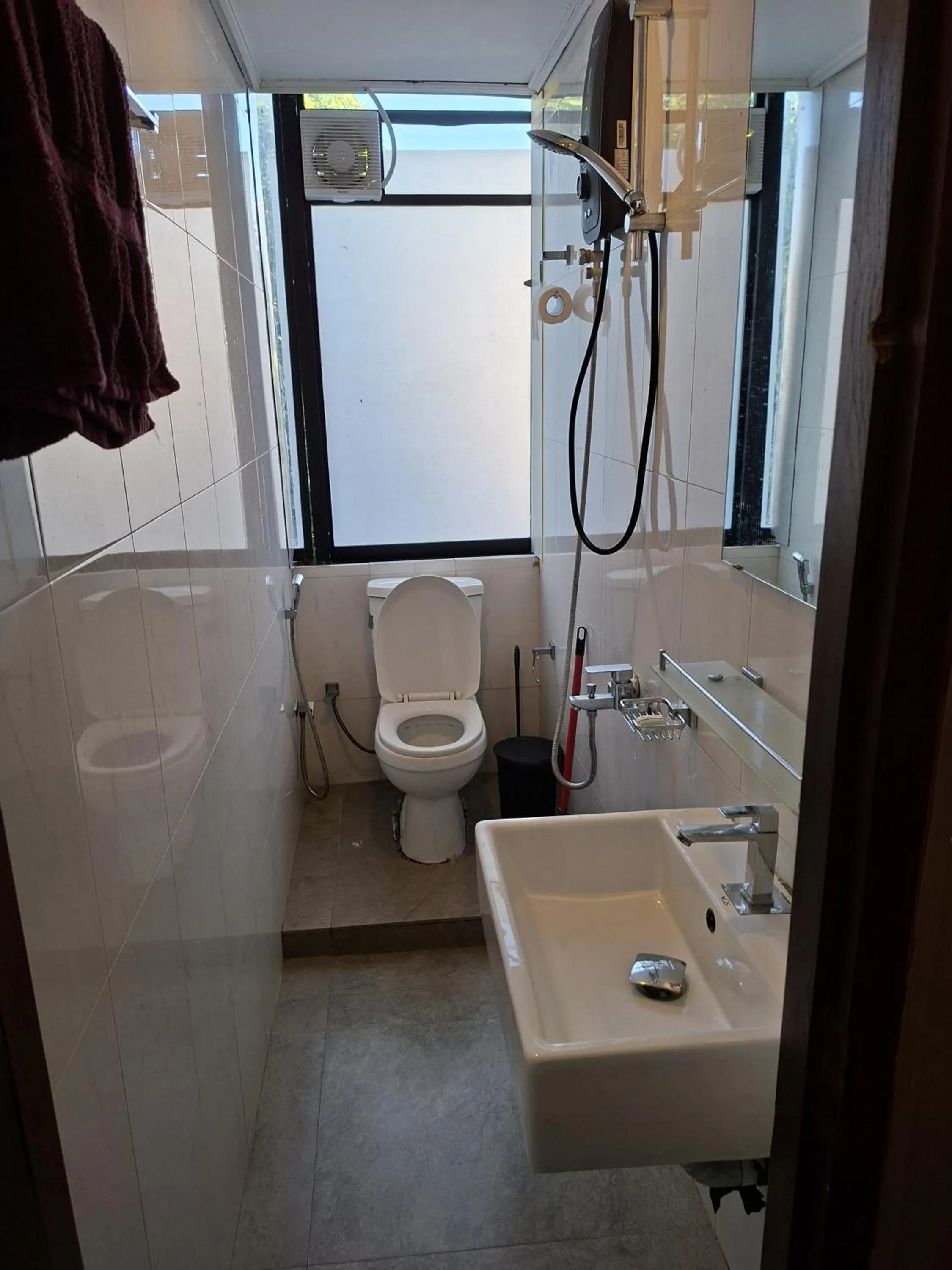 Shower in Kandy City Inn