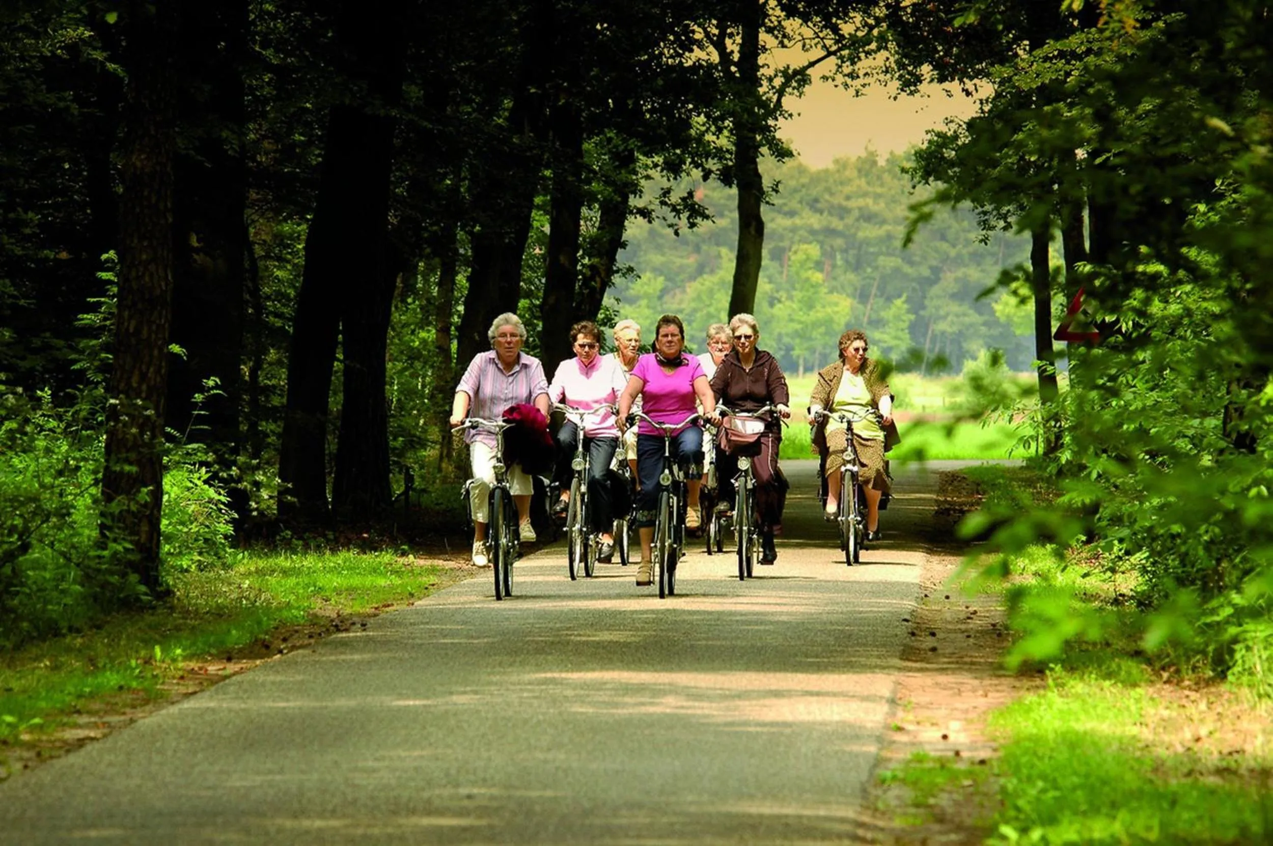 People in Fletcher Hotel Restaurant Paasberg
