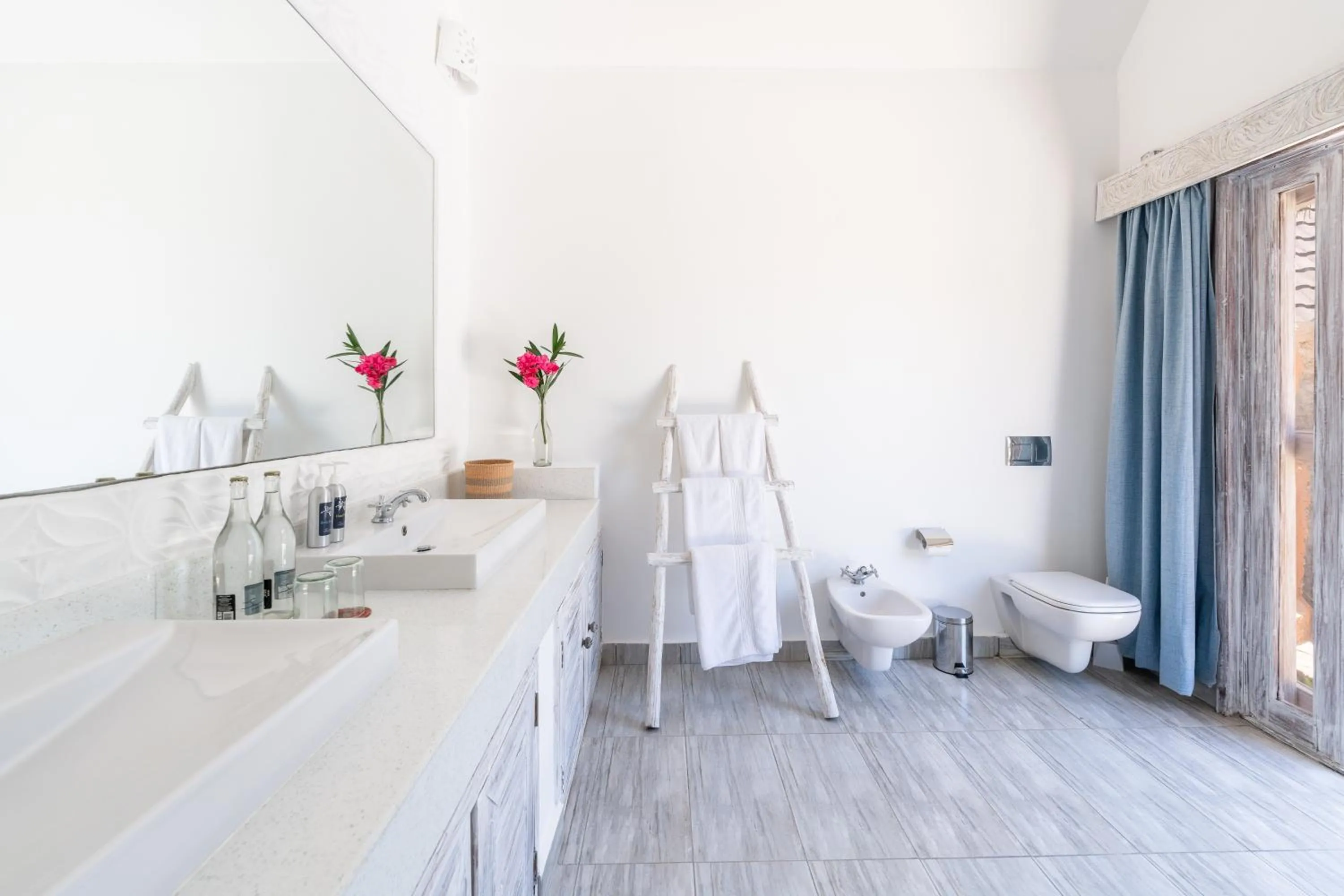 Toilet in Chale Island Resort
