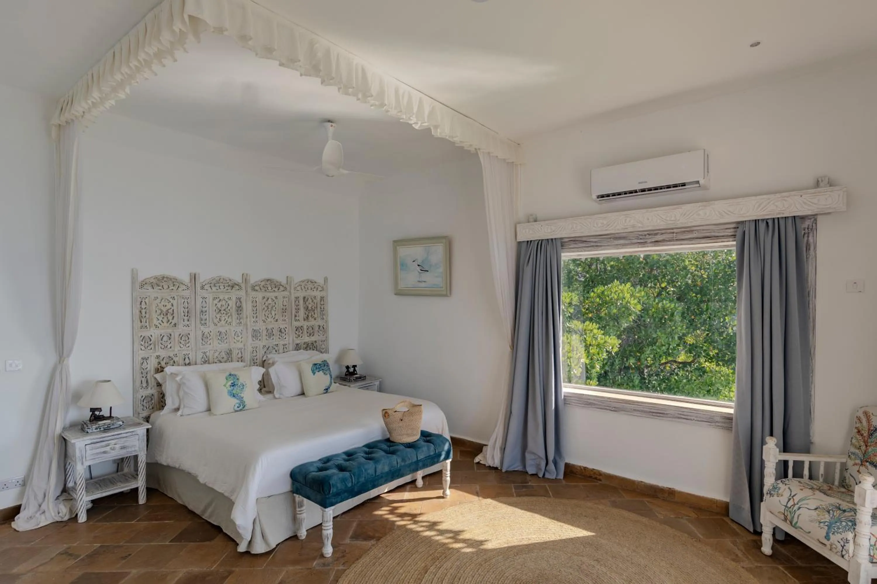 Bed in Chale Island Resort
