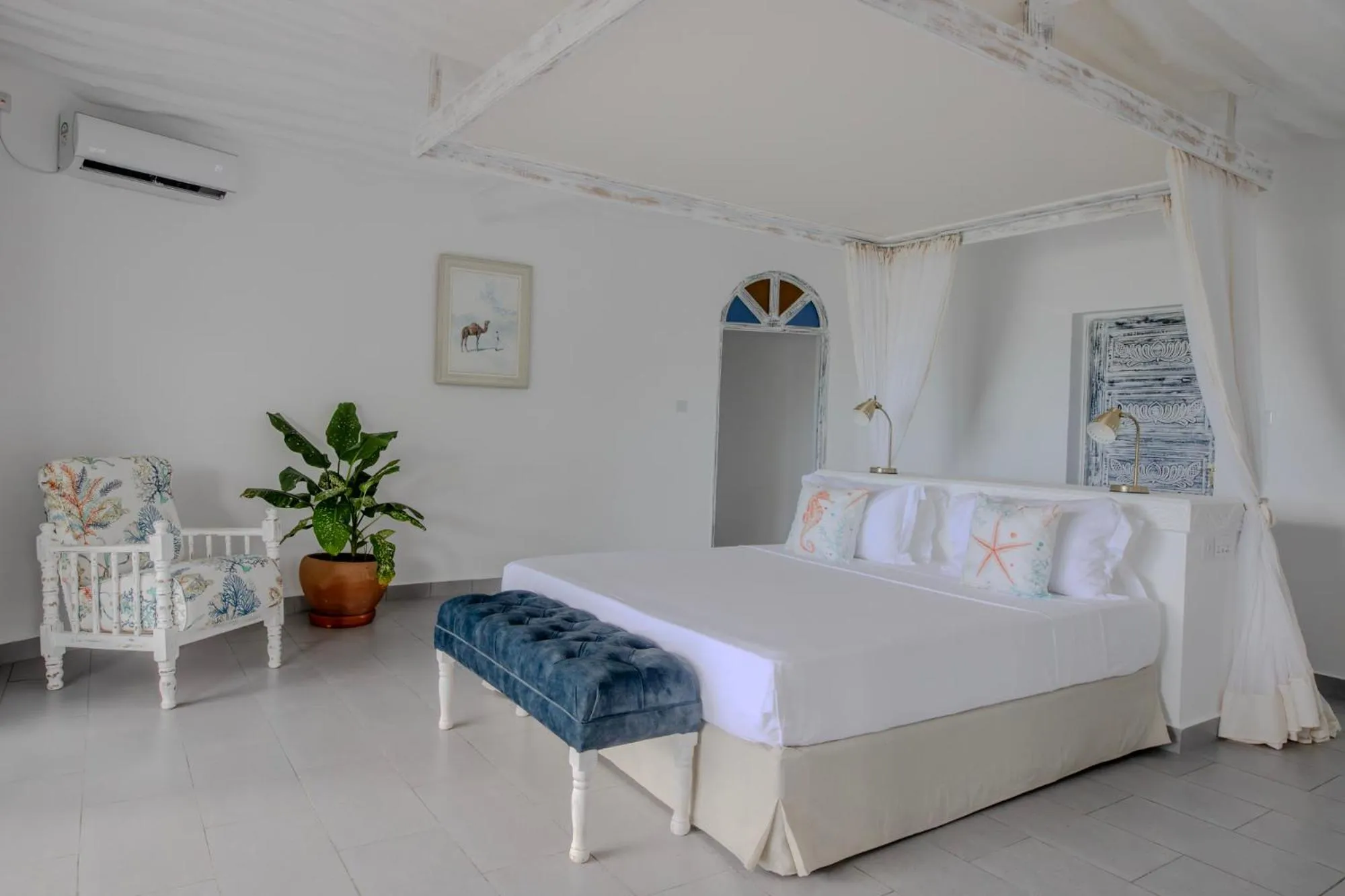 Bed in Chale Island Resort