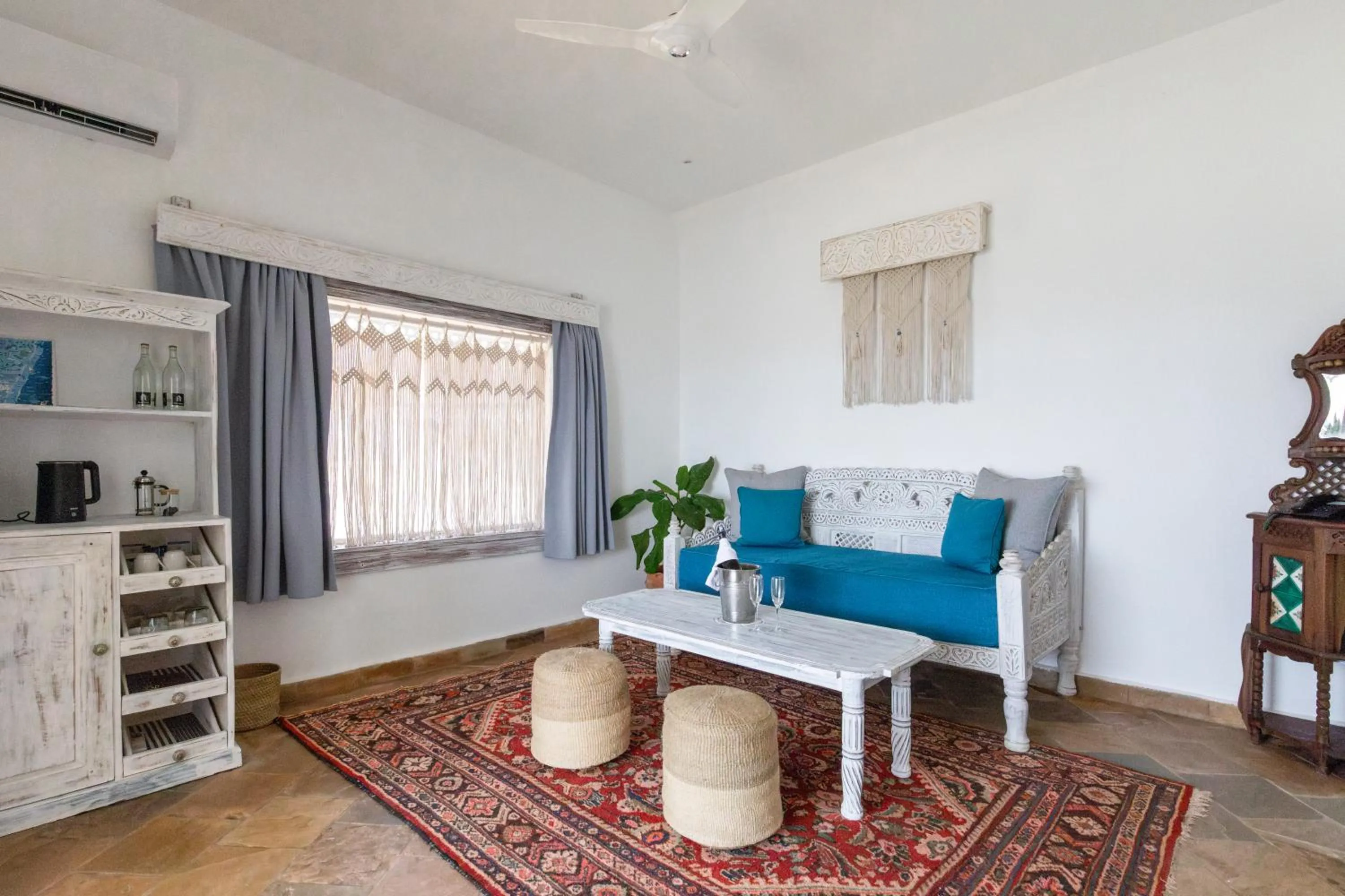 Living room in Chale Island Resort