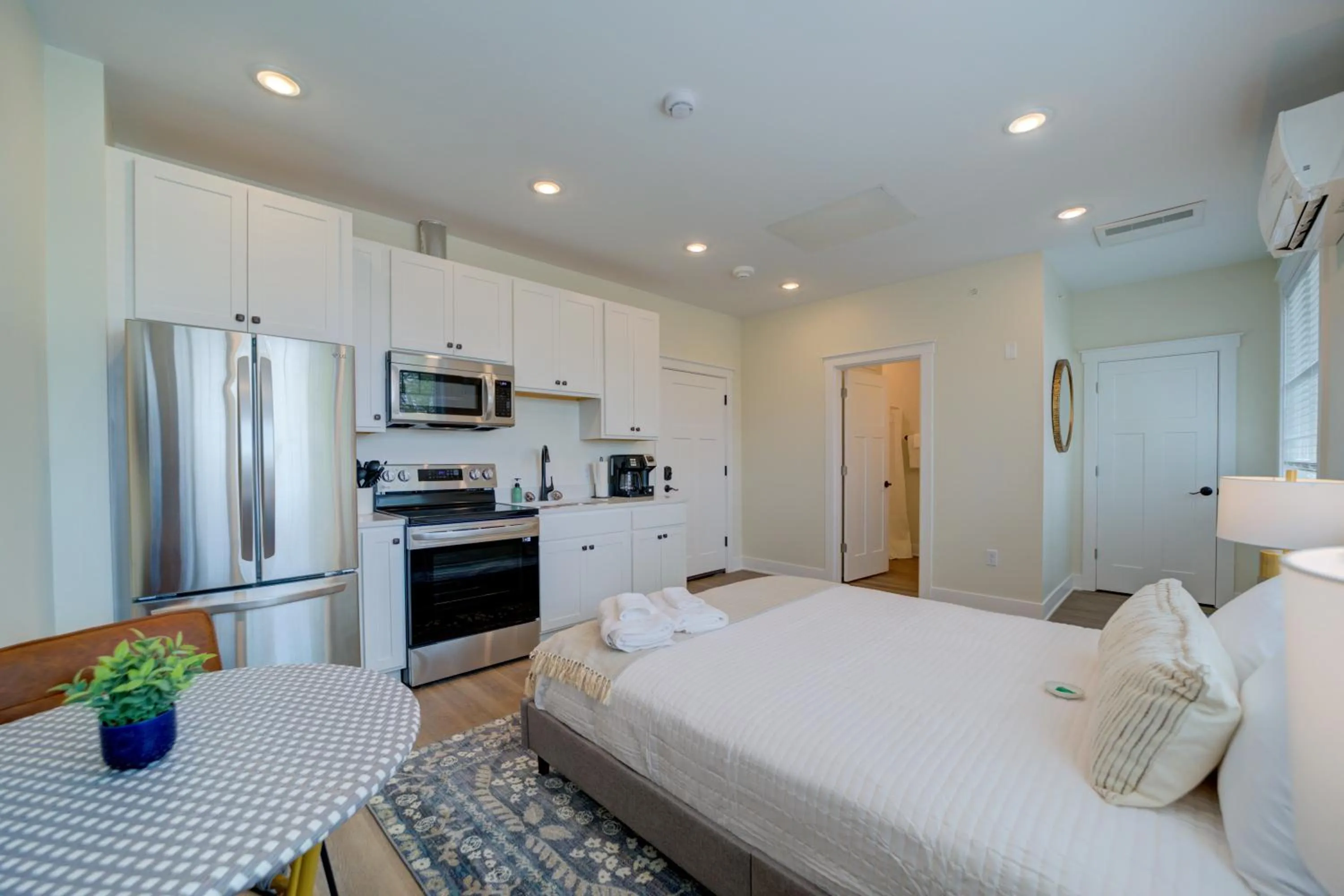 Bed in DreamStay on Clay