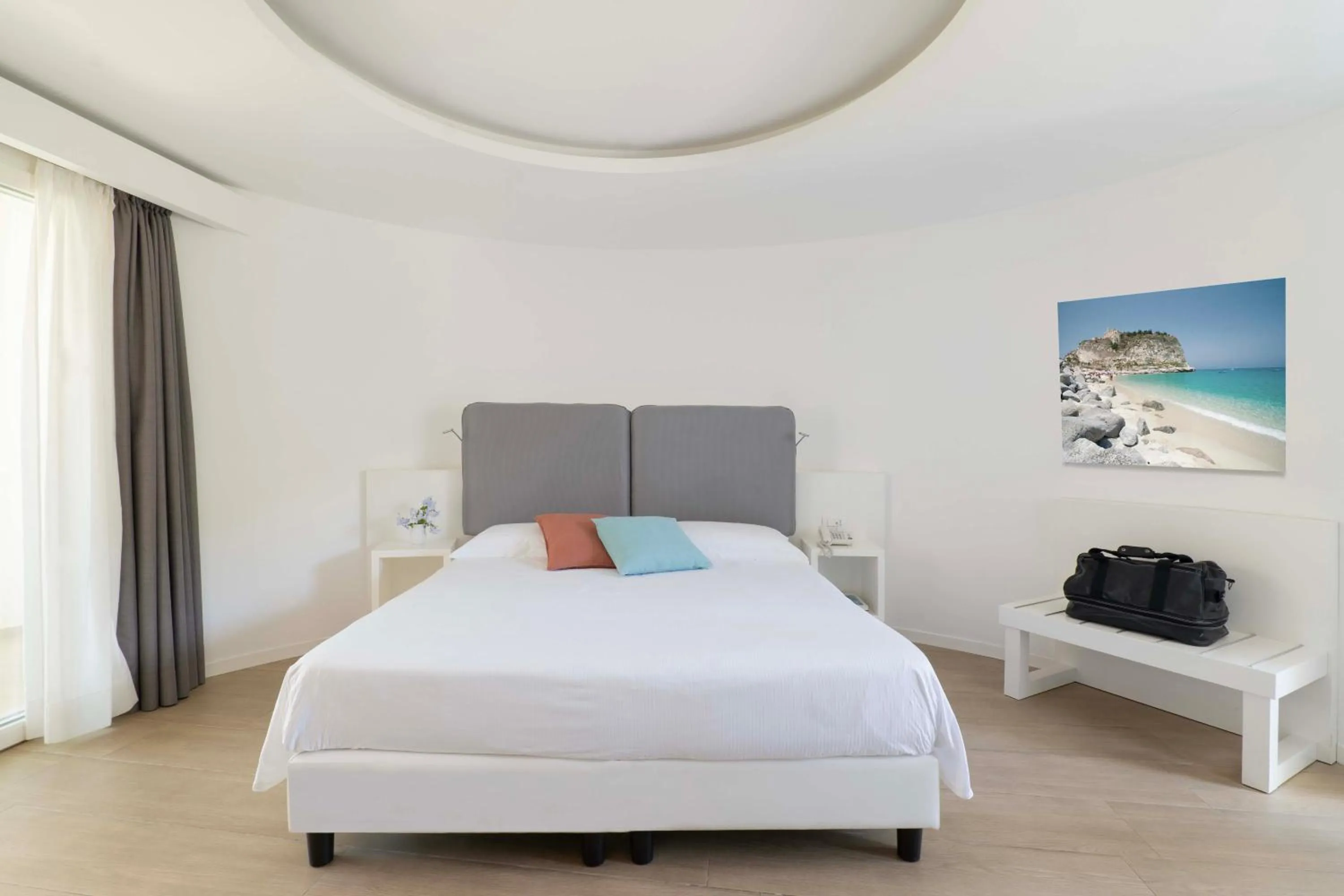 Bedroom, Bed in Infinity Resort Tropea