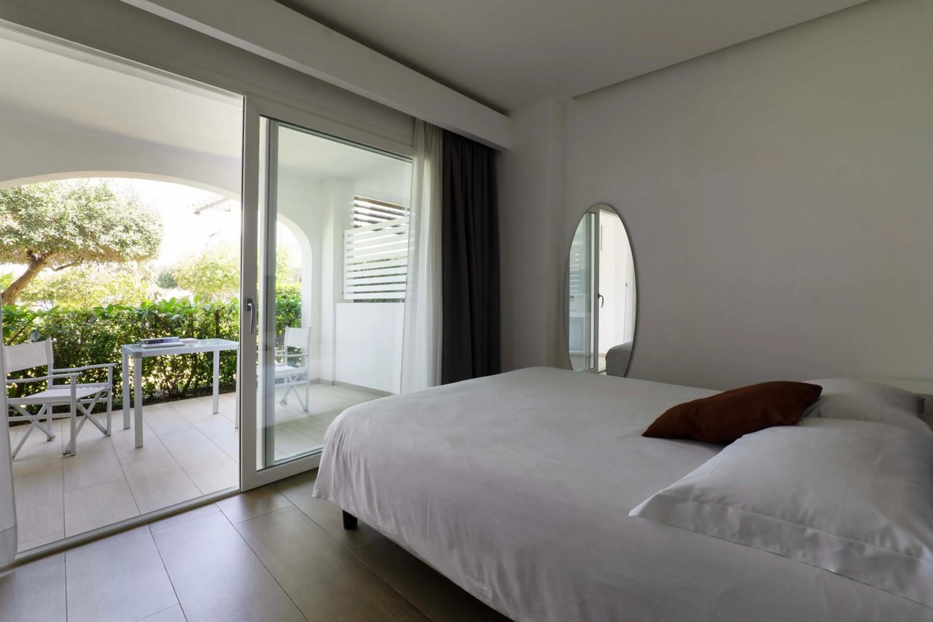 Patio, Bed in Infinity Resort Tropea