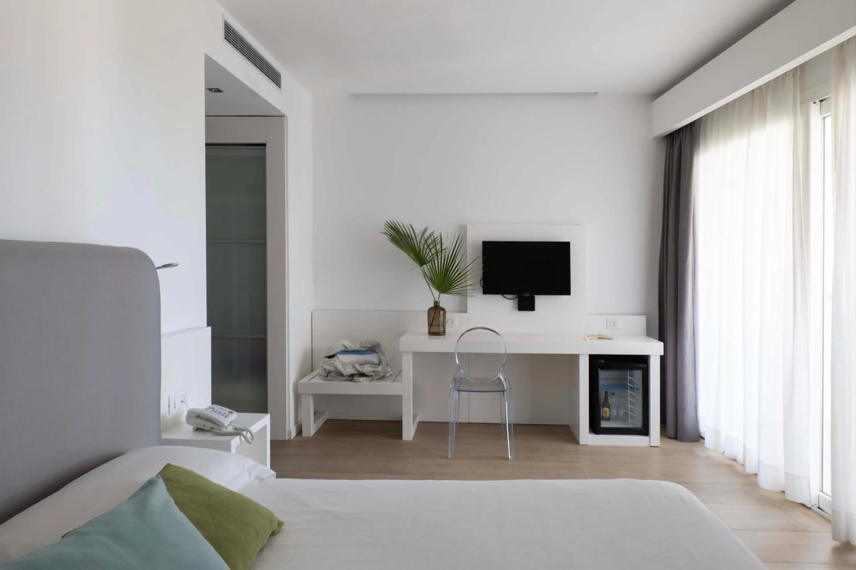 Bedroom, Bed in Infinity Resort Tropea