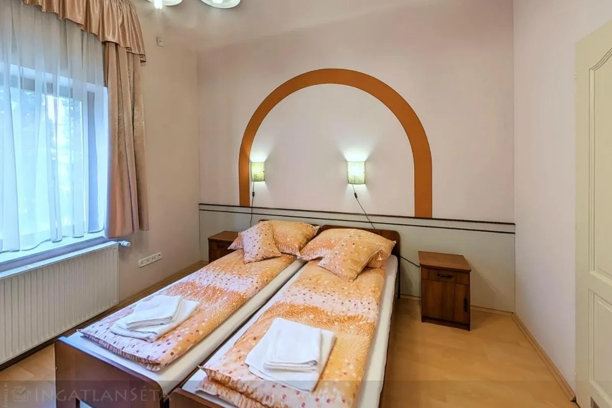 Bed in Pilóta Panzió