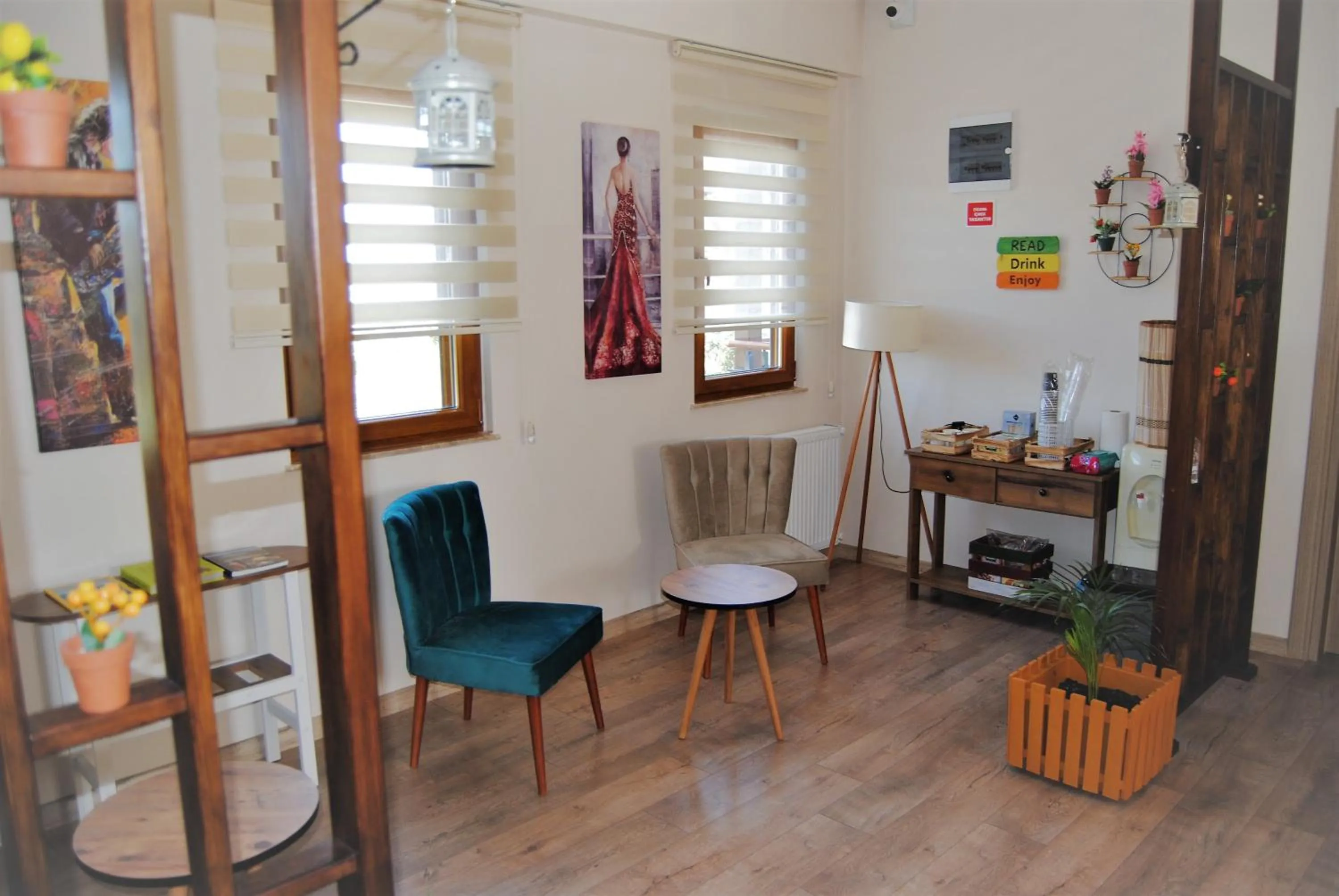 Seating area in BEYAZ KONAK Güre