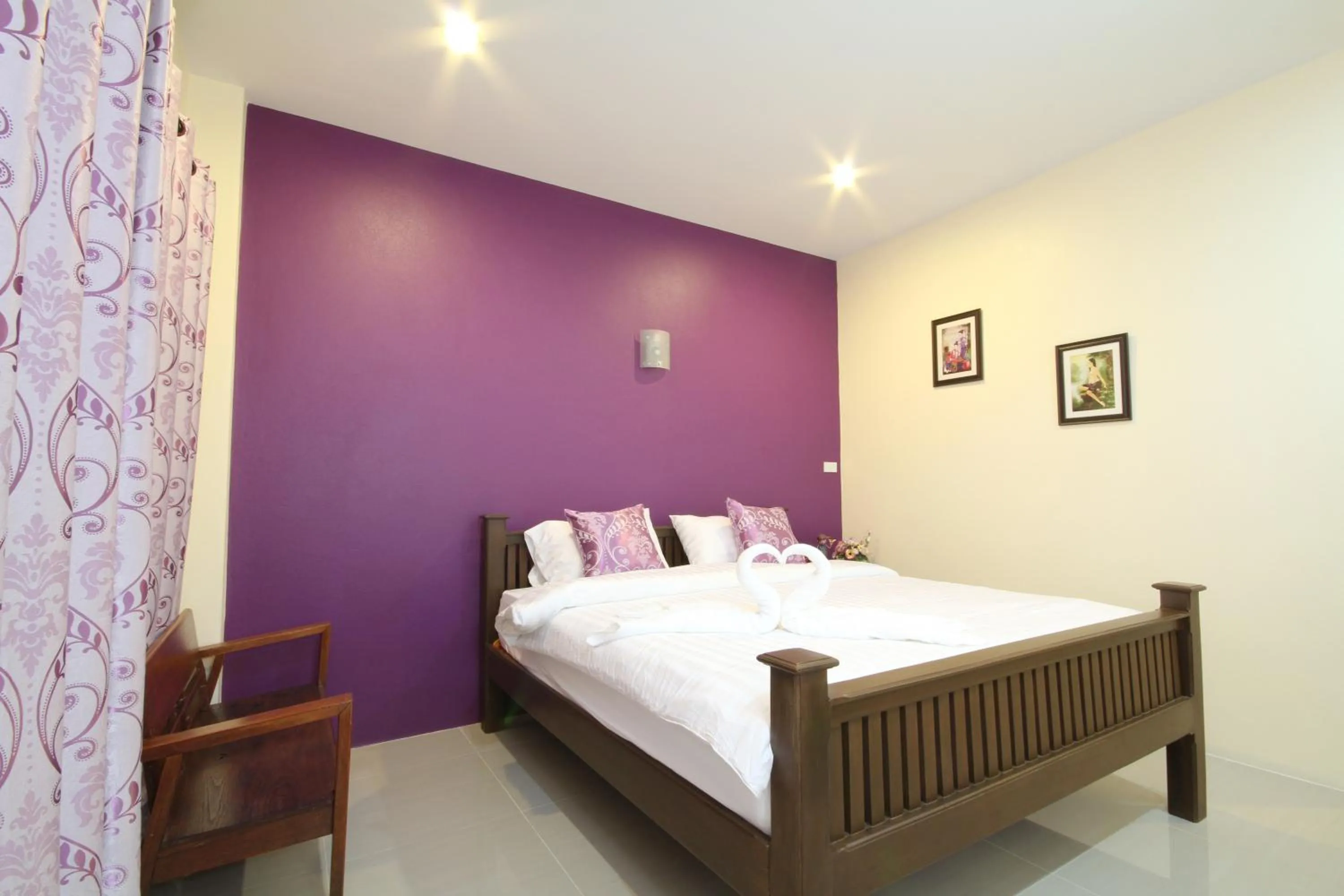 Photo of the whole room, Bed in Blue House Sukhothai