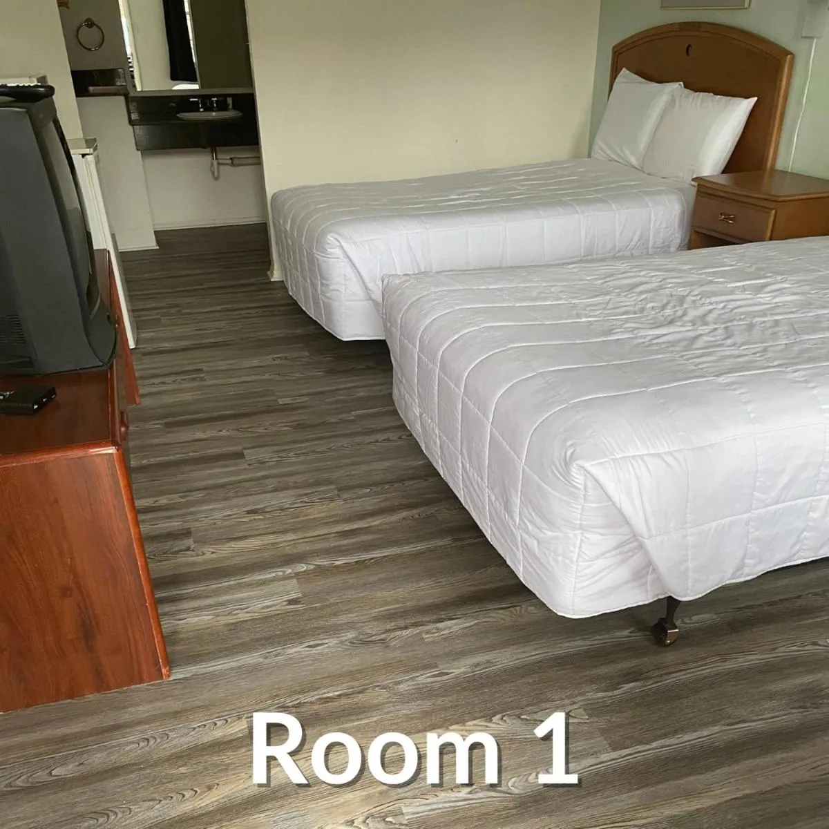 Bed in Nights Inn - Richfield