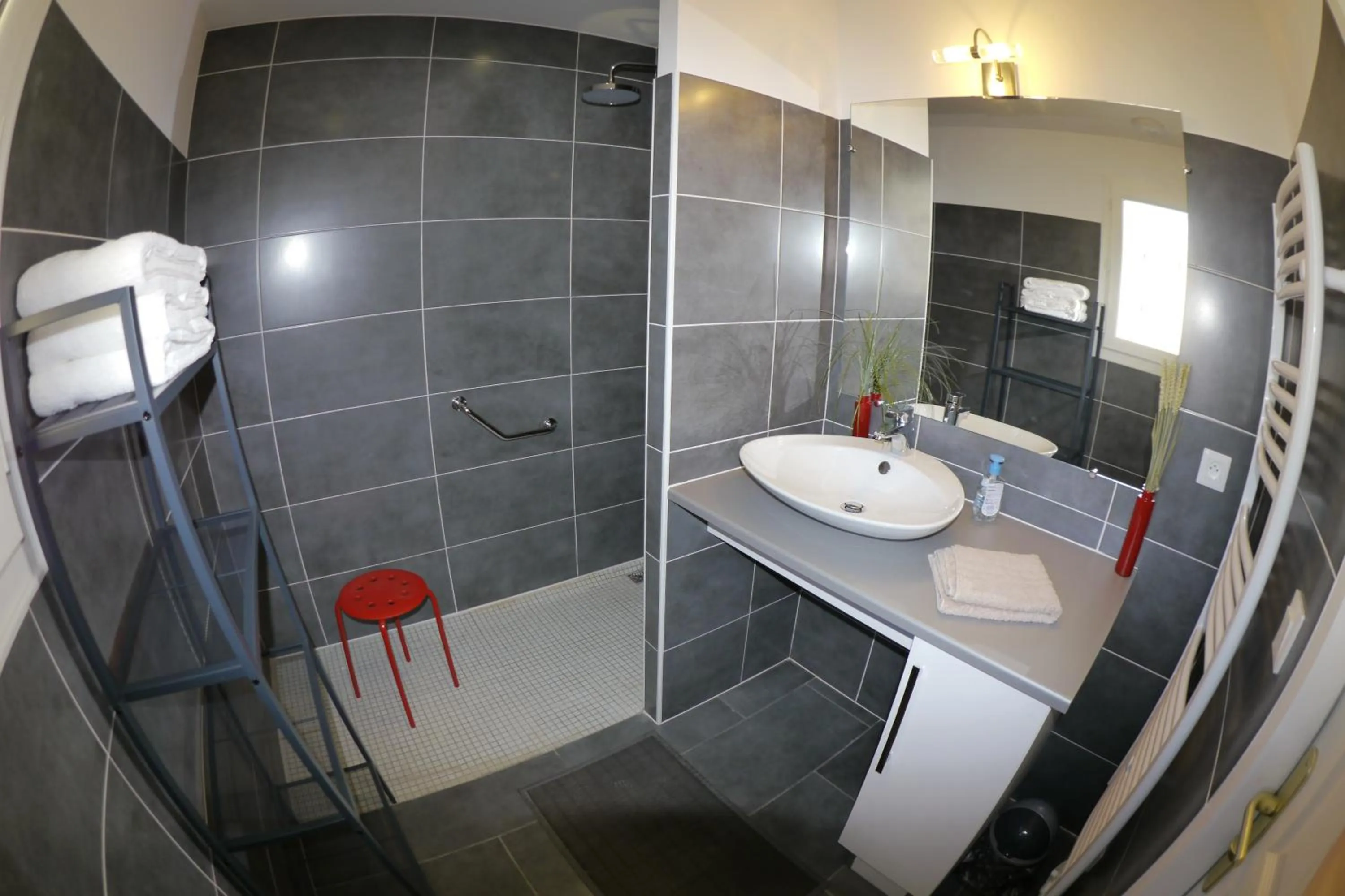 Bathroom in La Résidence Les Grands Vignobles