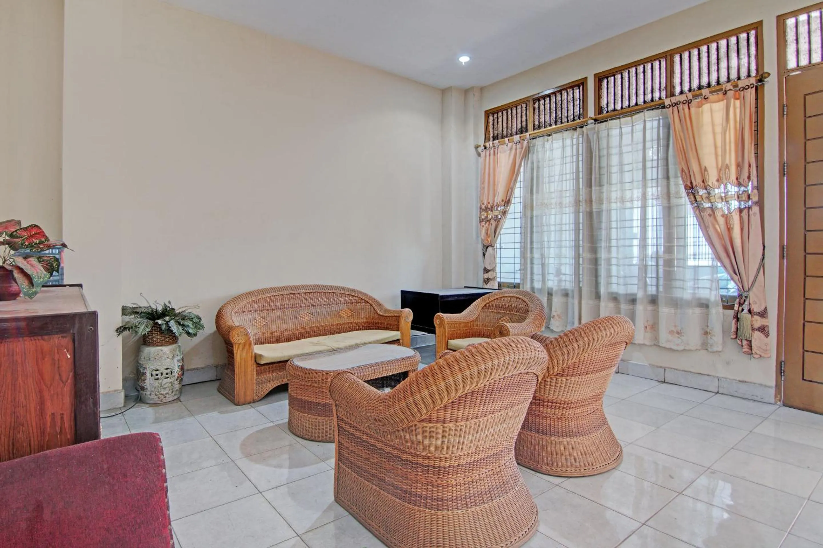 Lobby or reception in Hotel O Lavina Guesthouse