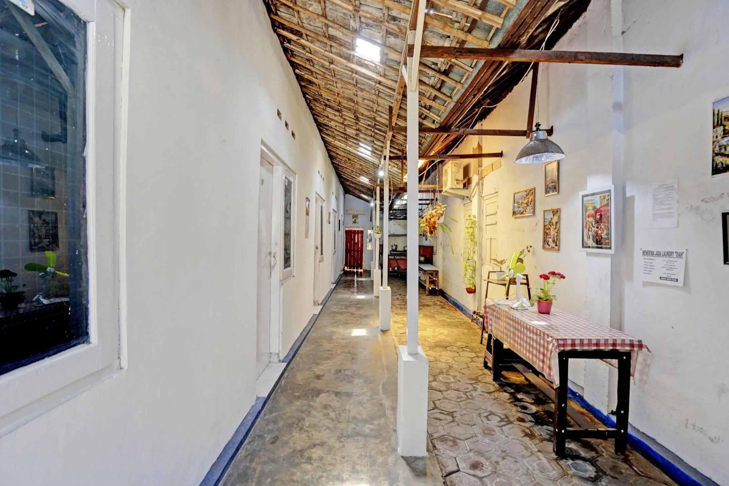 Lobby or reception in OYO Life 92921 Omaya Kost Syariah