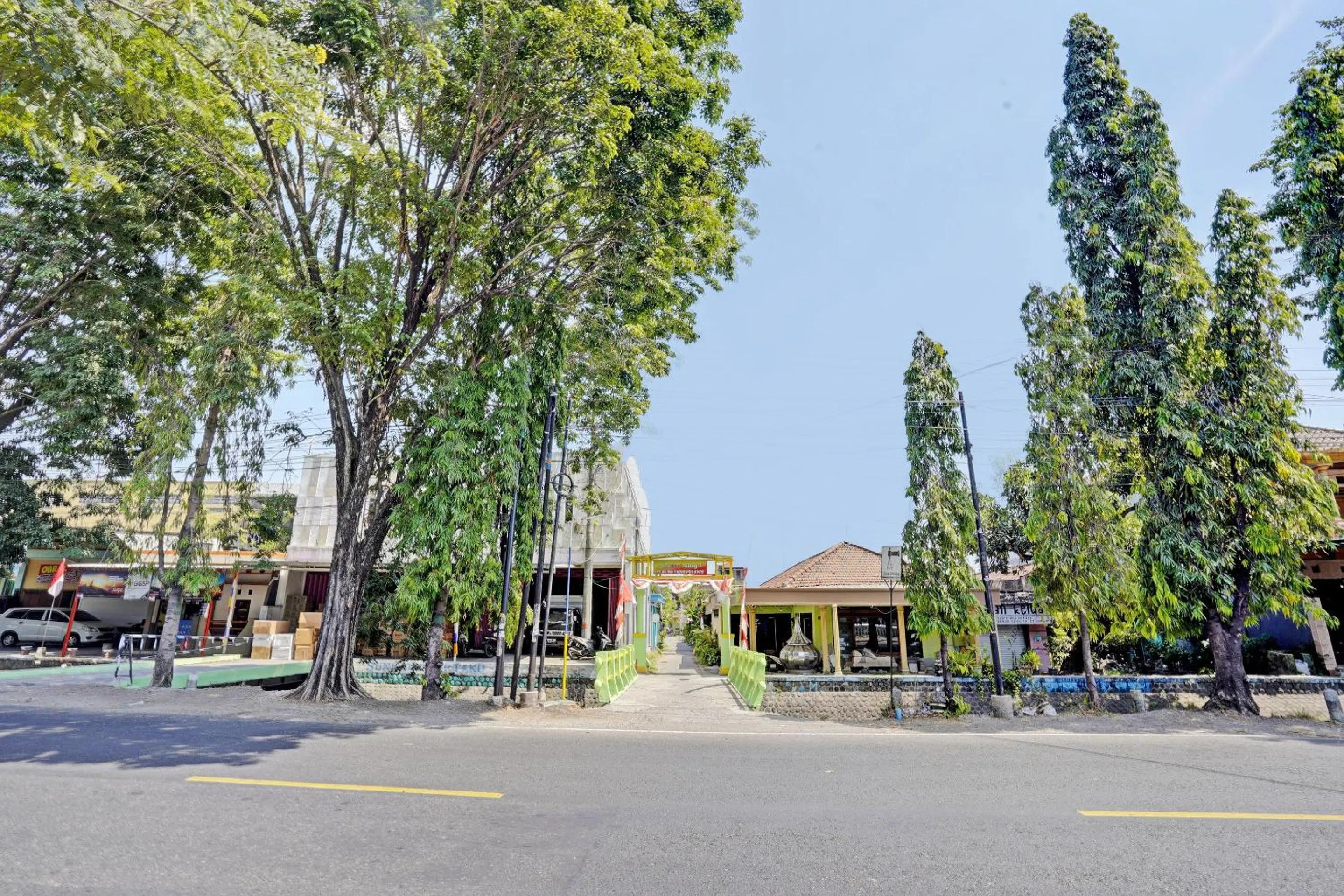 Facade/entrance in OYO Life 92921 Omaya Kost Syariah