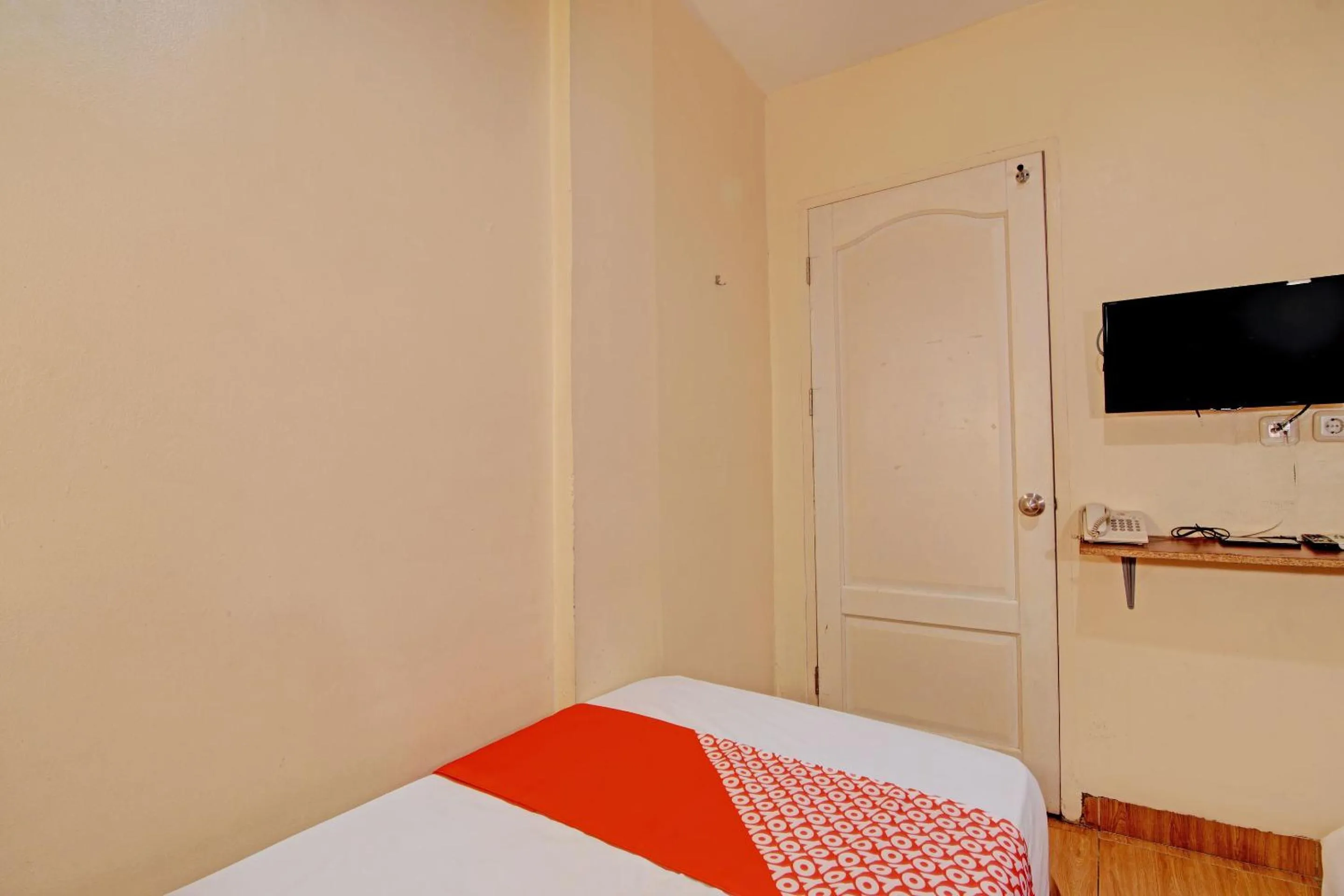 Bedroom, Bed in Hotel O Kalista Guest House Syariah