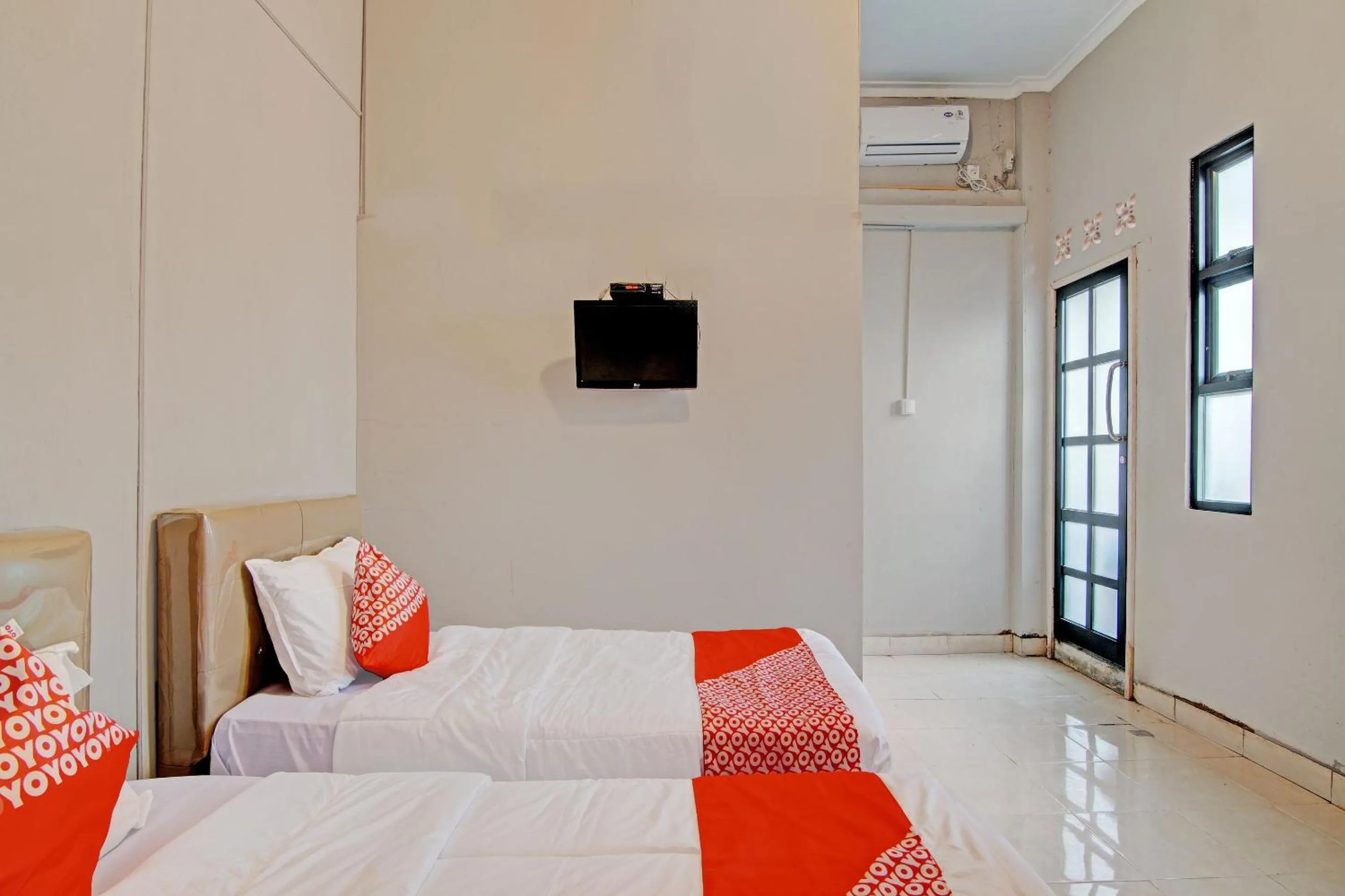 Bedroom, Bed in Hotel O Kalista Guest House Syariah