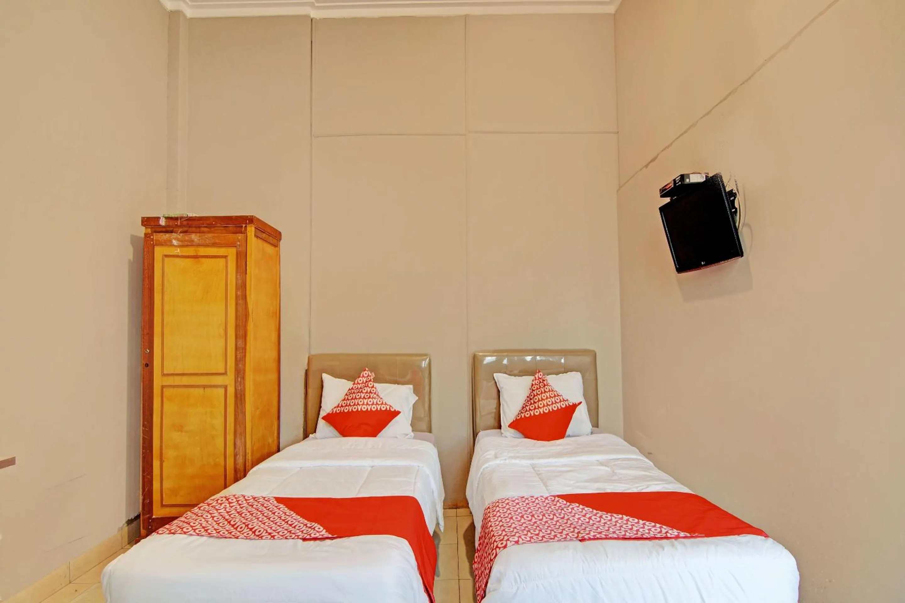 Bedroom, Bed in Hotel O Kalista Guest House Syariah