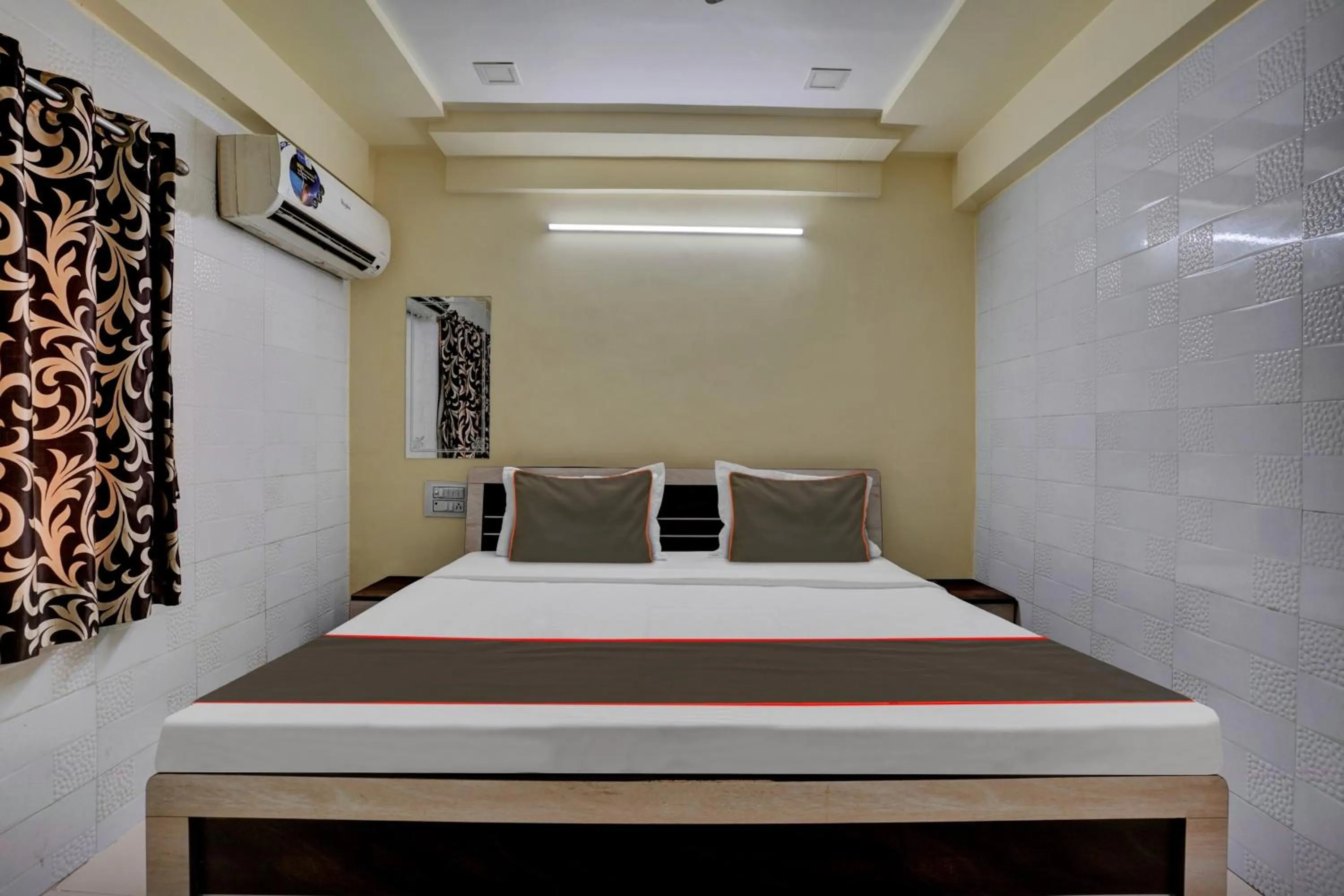 Bedroom, Bed in Hotel O Konark Inn