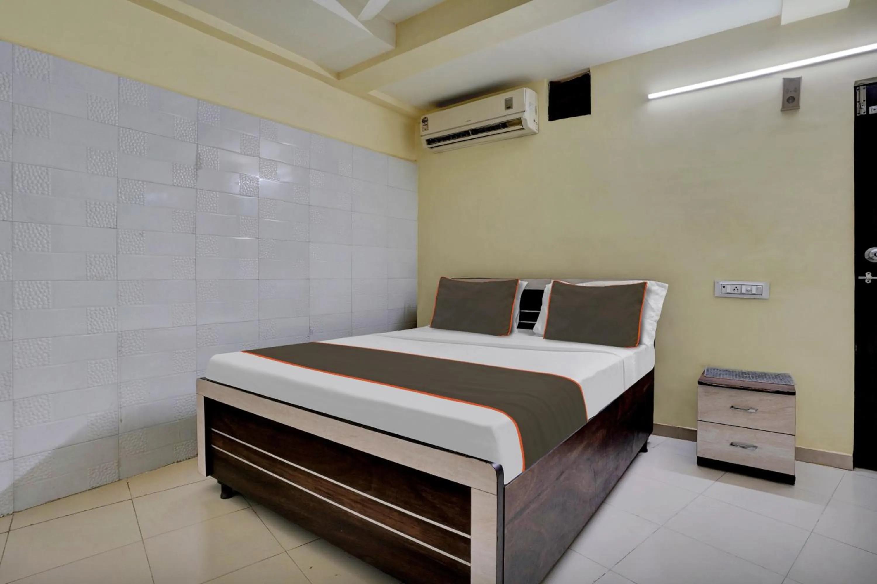 Bedroom in Hotel O Konark Inn