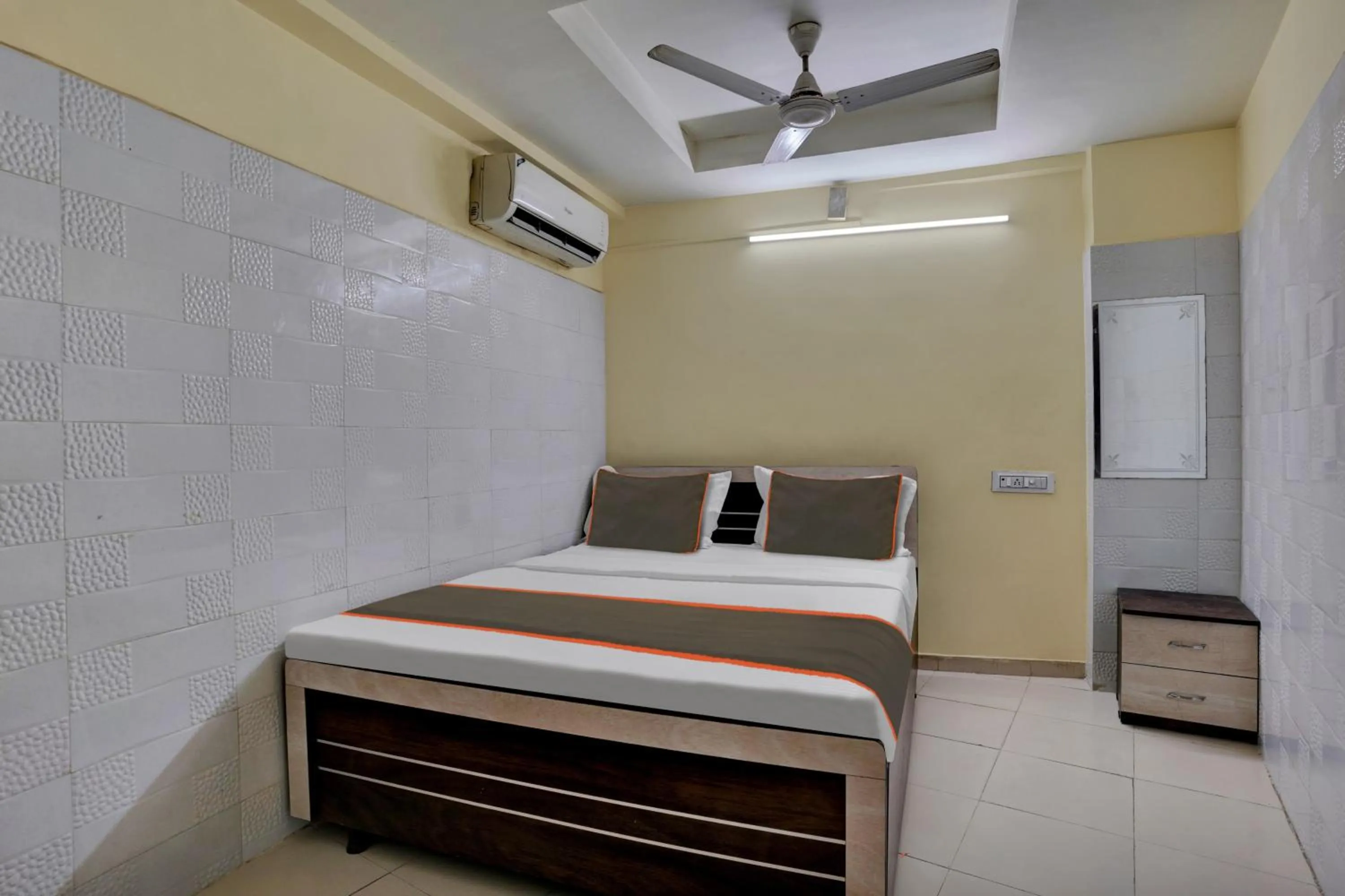 Bedroom in Hotel O Konark Inn