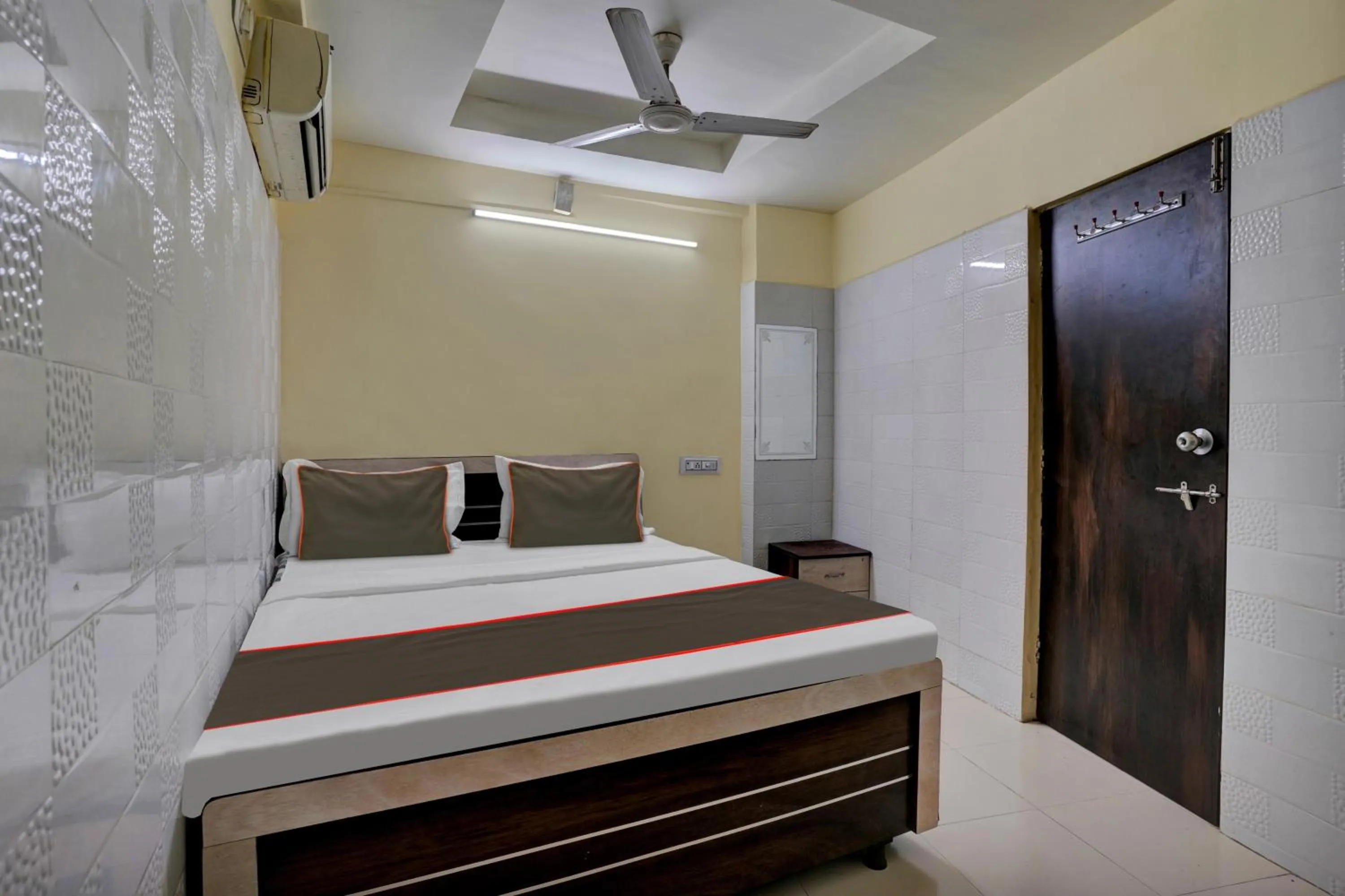 Bedroom in Hotel O Konark Inn