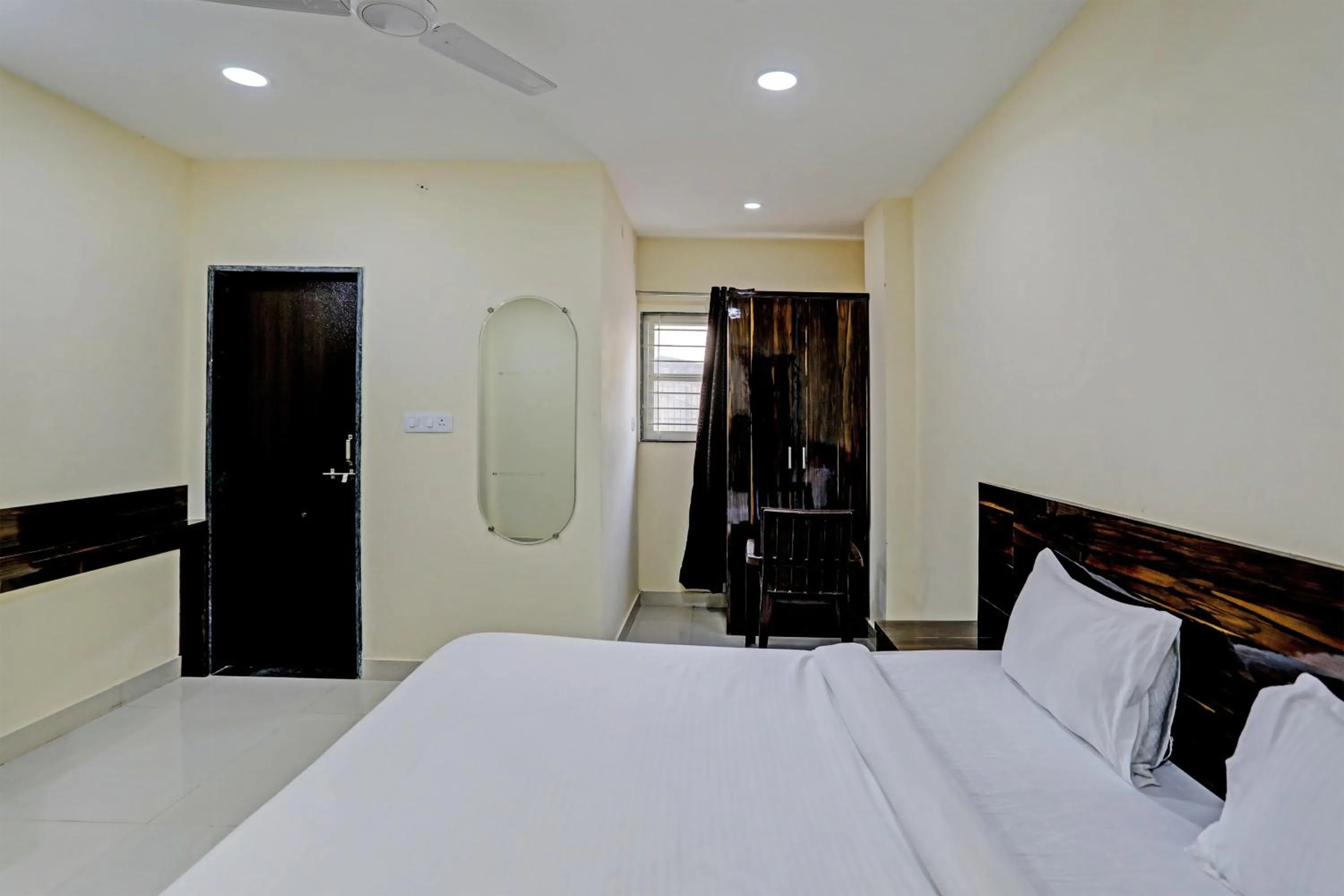 Bedroom, Bed in Hotel O Regal Edge