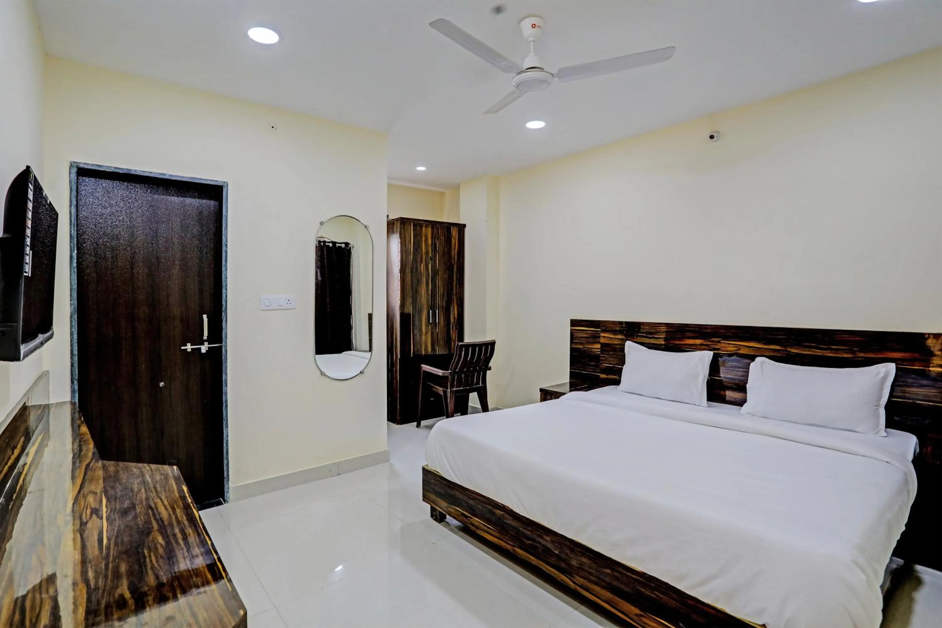 Lobby or reception, Bed in Hotel O Regal Edge