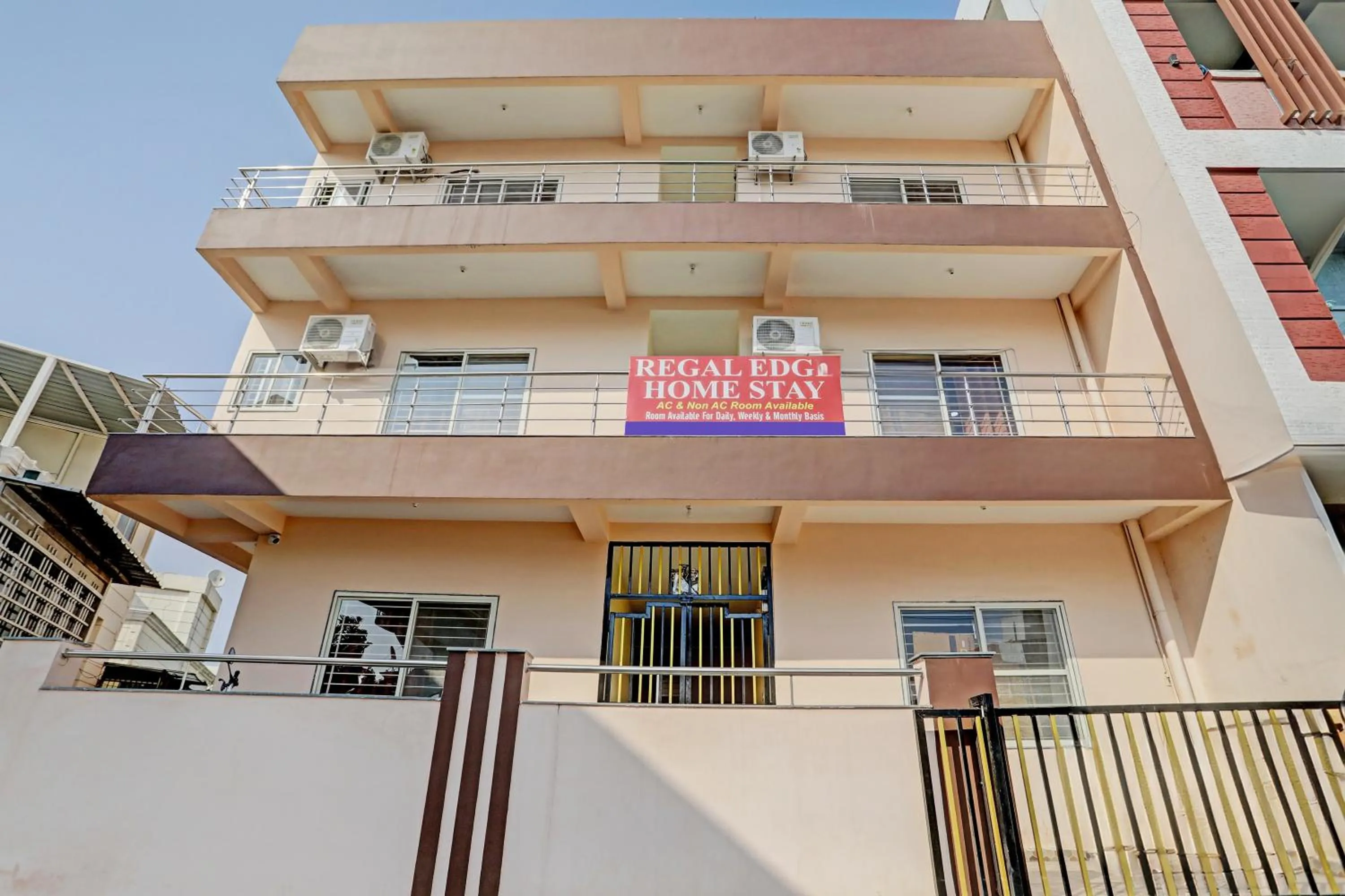 Facade/entrance in Hotel O Regal Edge
