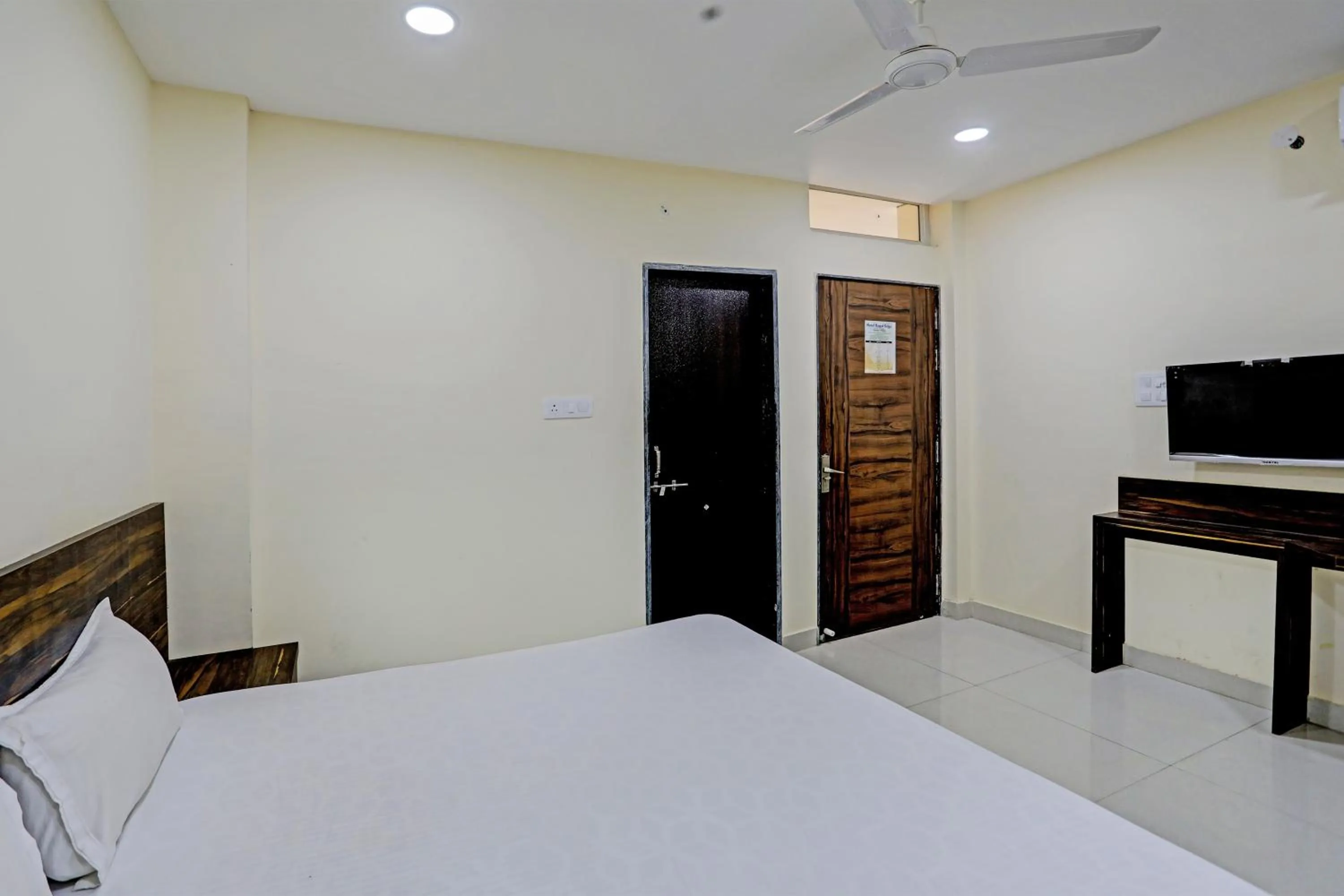 Bedroom, Bed in Hotel O Regal Edge