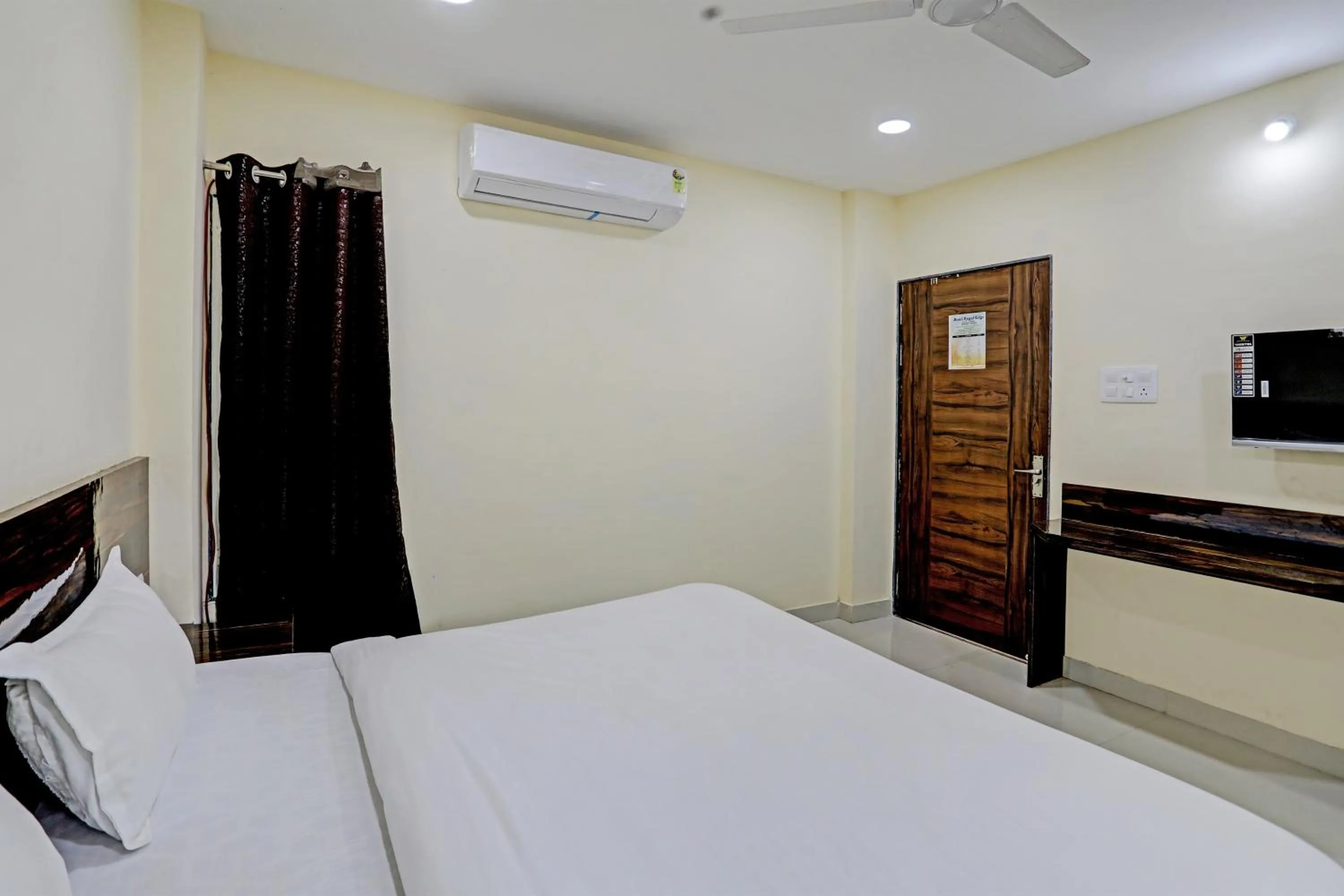 Bedroom, Bed in Hotel O Regal Edge