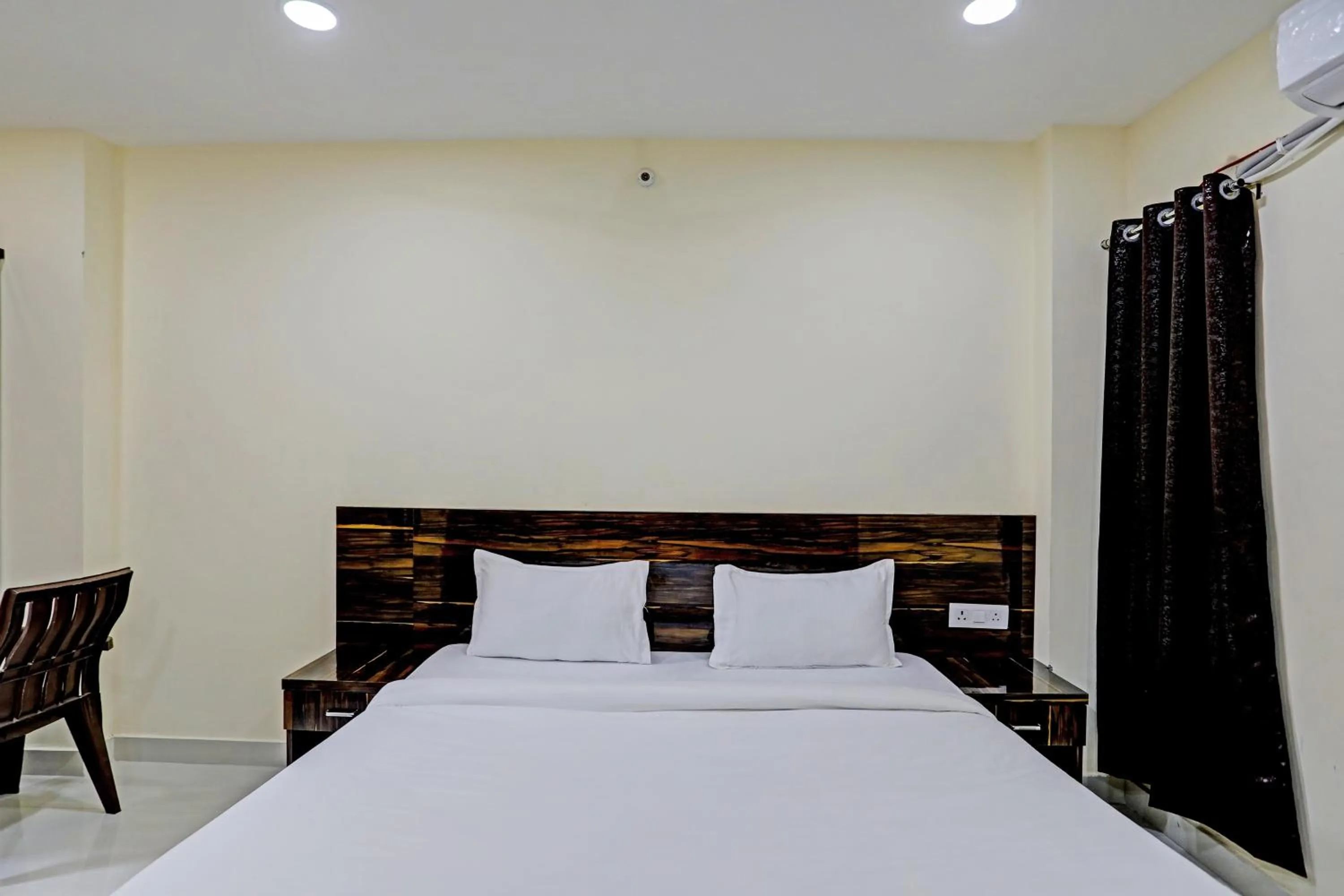 Bedroom, Bed in Hotel O Regal Edge