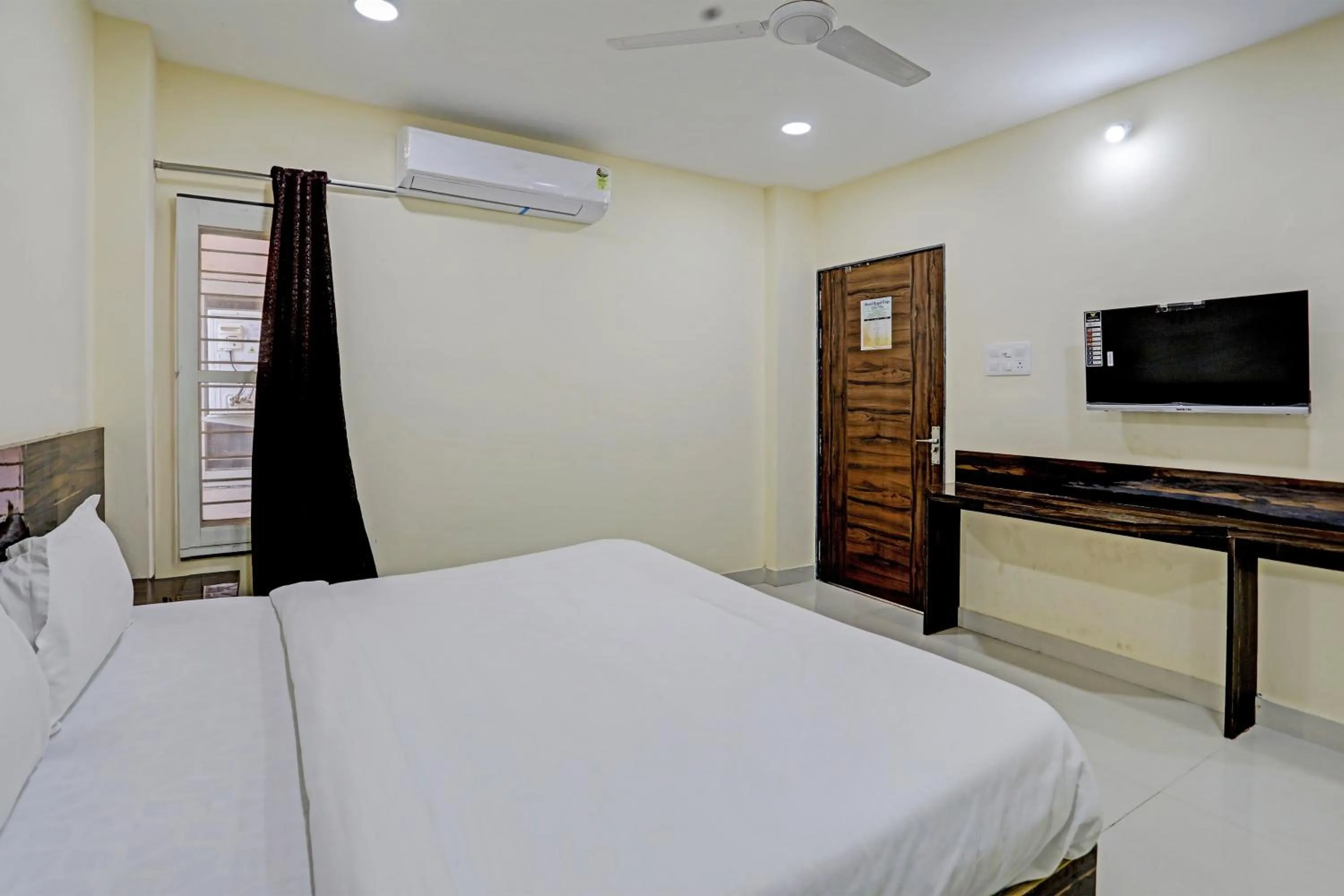 Bedroom, Bed in Hotel O Regal Edge