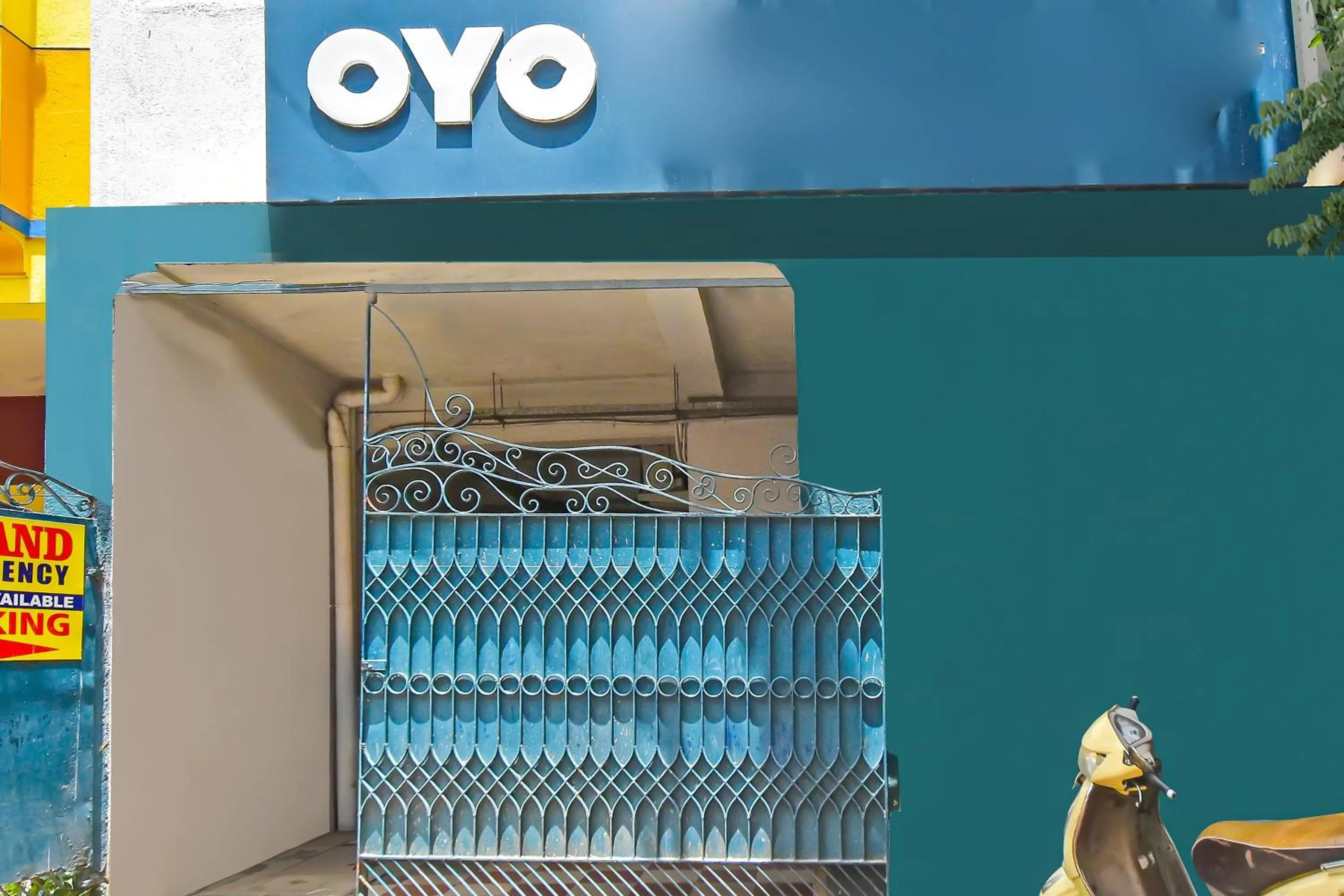 Facade/entrance in Hotel O Grand Residency Near Kasi Talkies