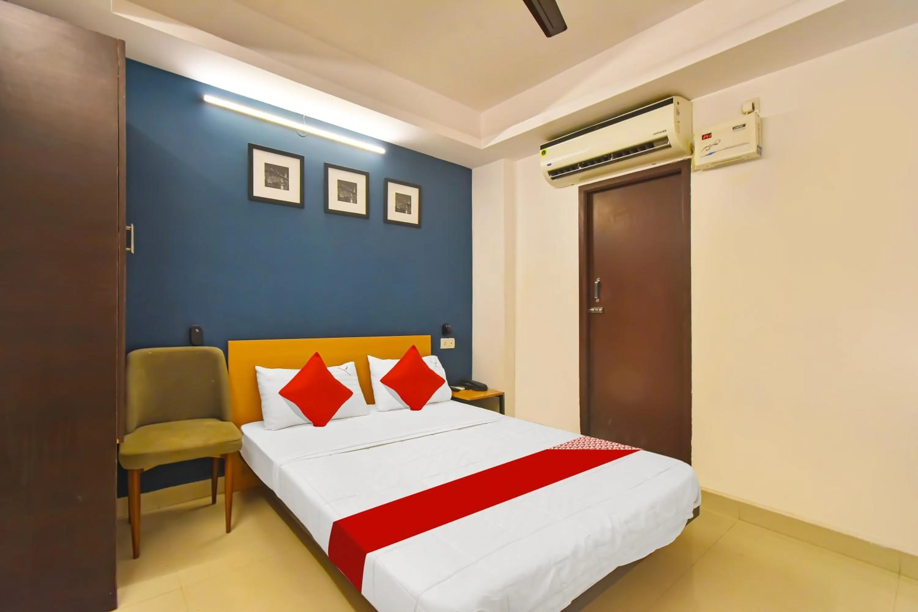 Bedroom, Bed in Hotel O Grand Residency Near Kasi Talkies