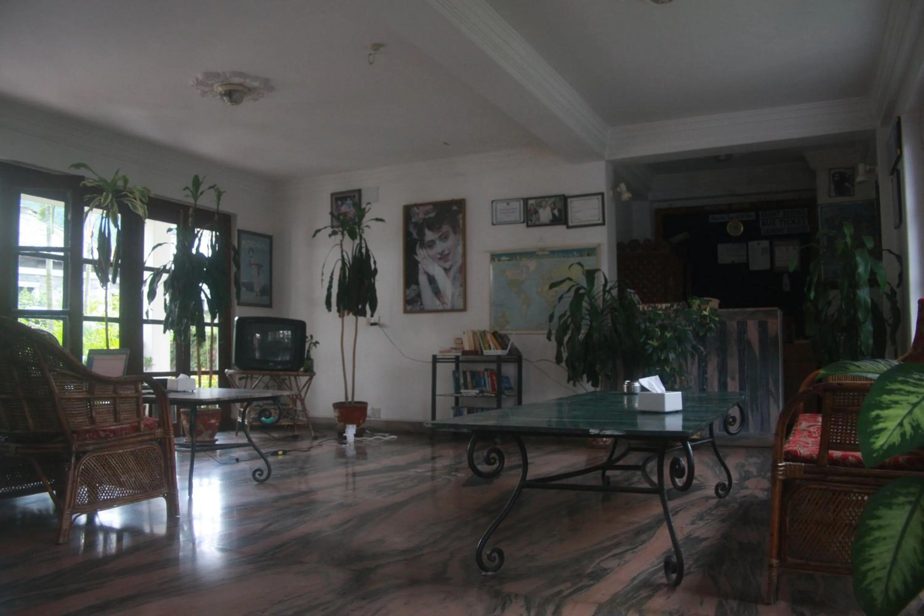 Communal lounge/ TV room in Vagabond Guest House