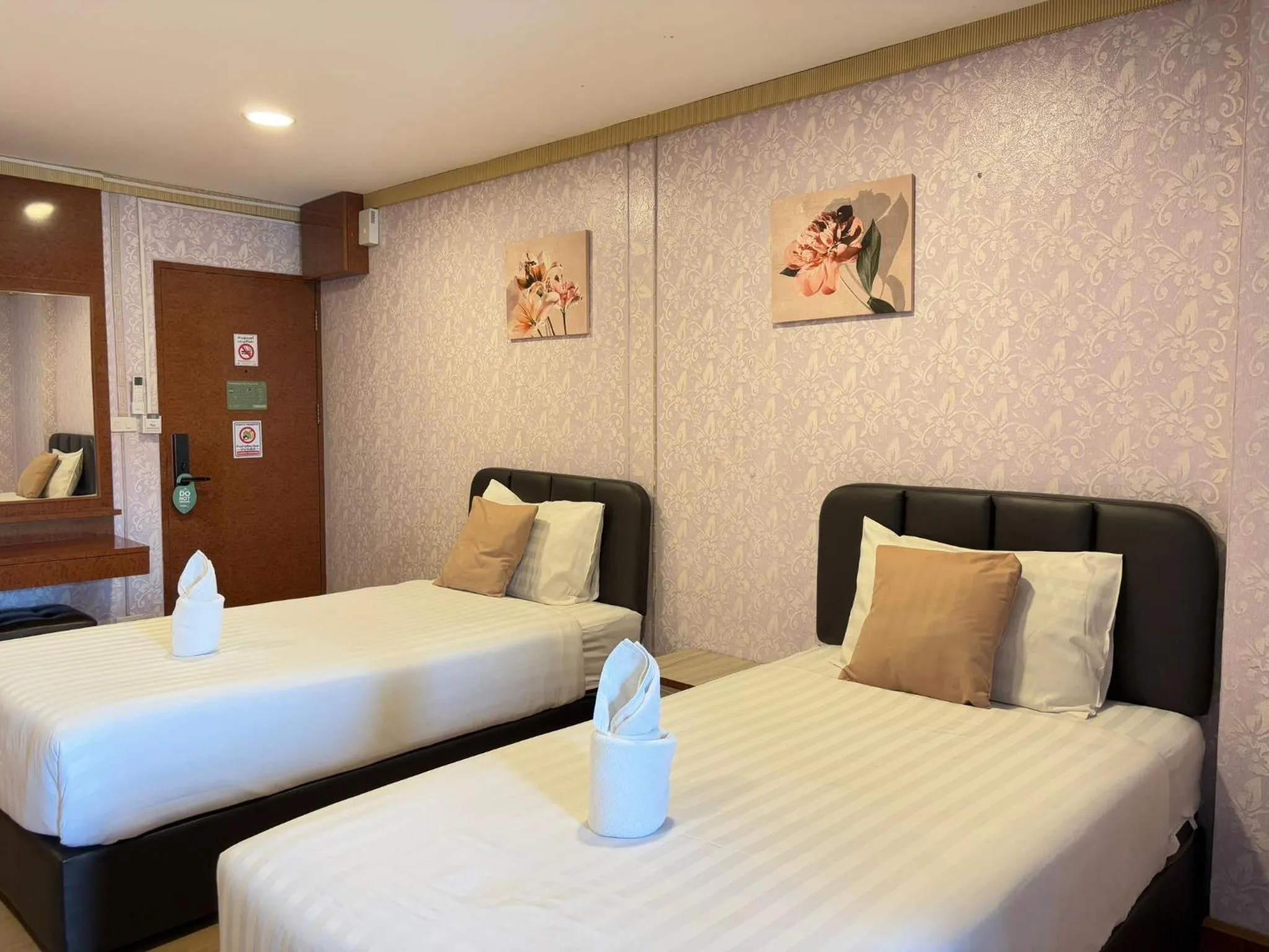 Bedroom, Bed in OYO 75446 Travis Inthamara 49