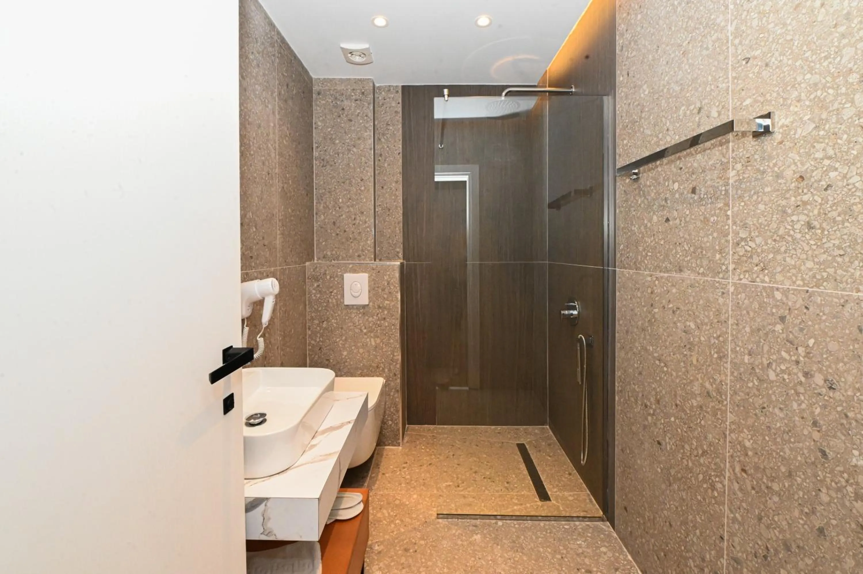 Shower in Hotel Panorama