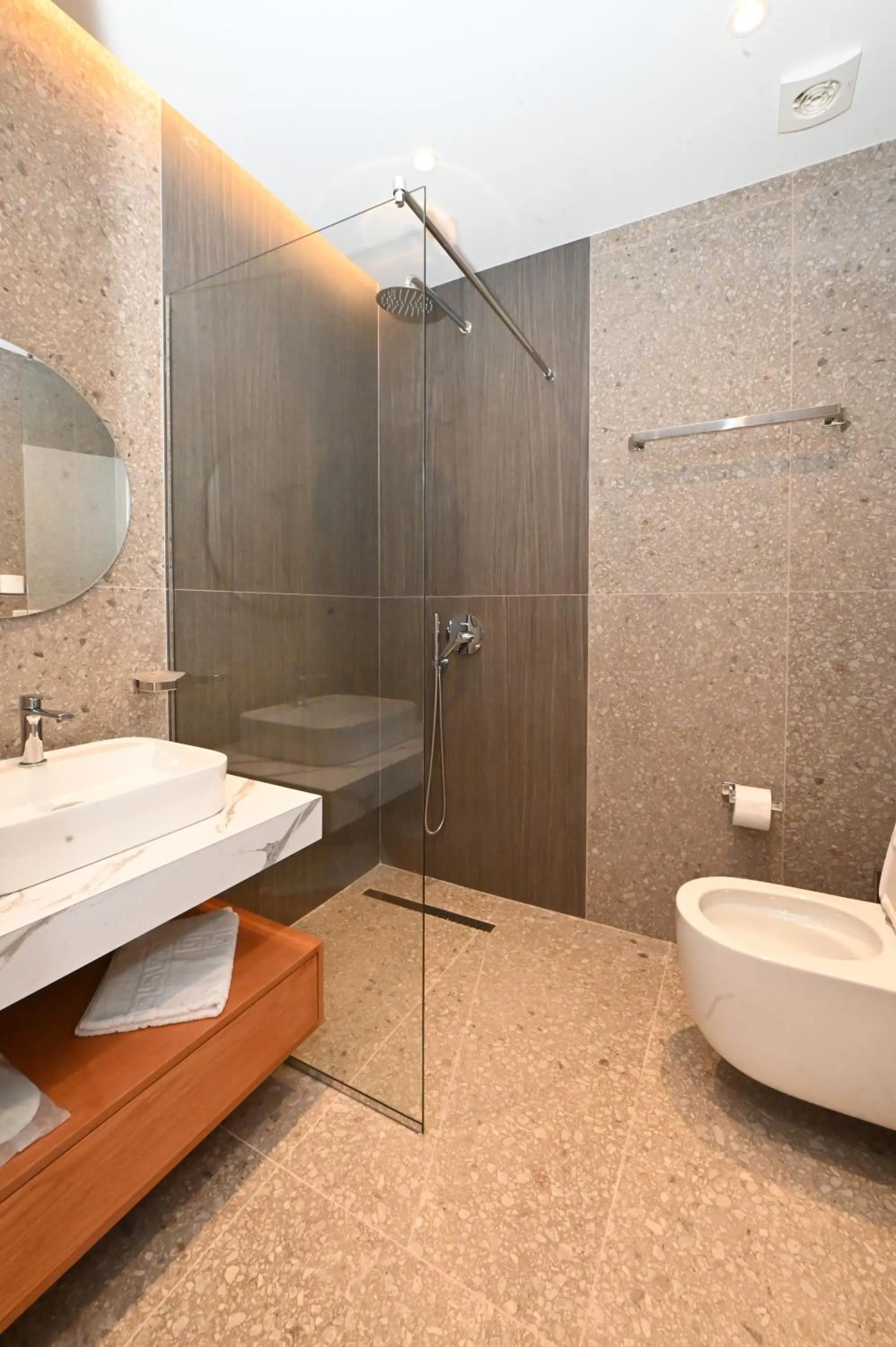 Shower in Hotel Panorama