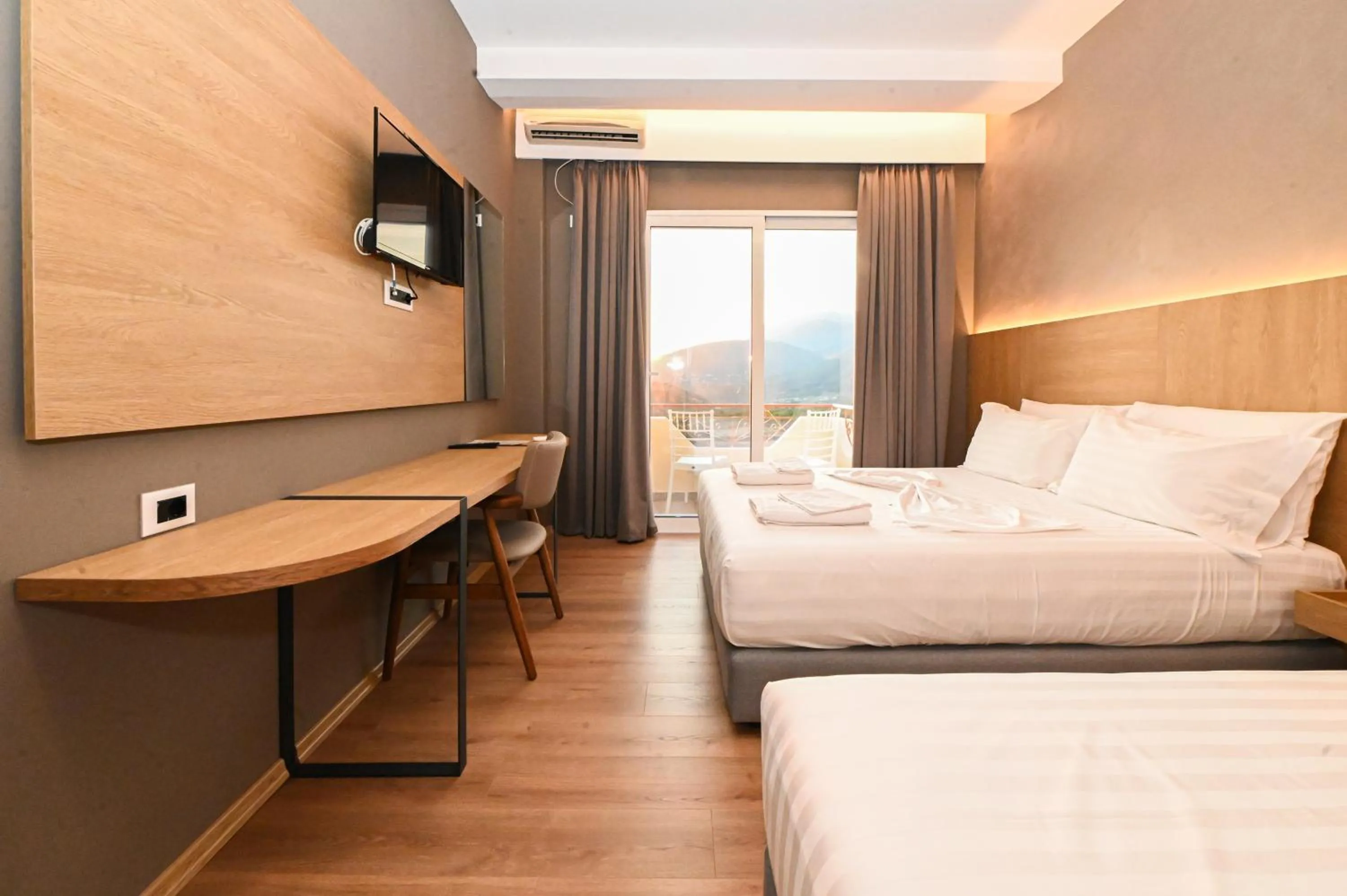 Seating area, Bed in Hotel Panorama