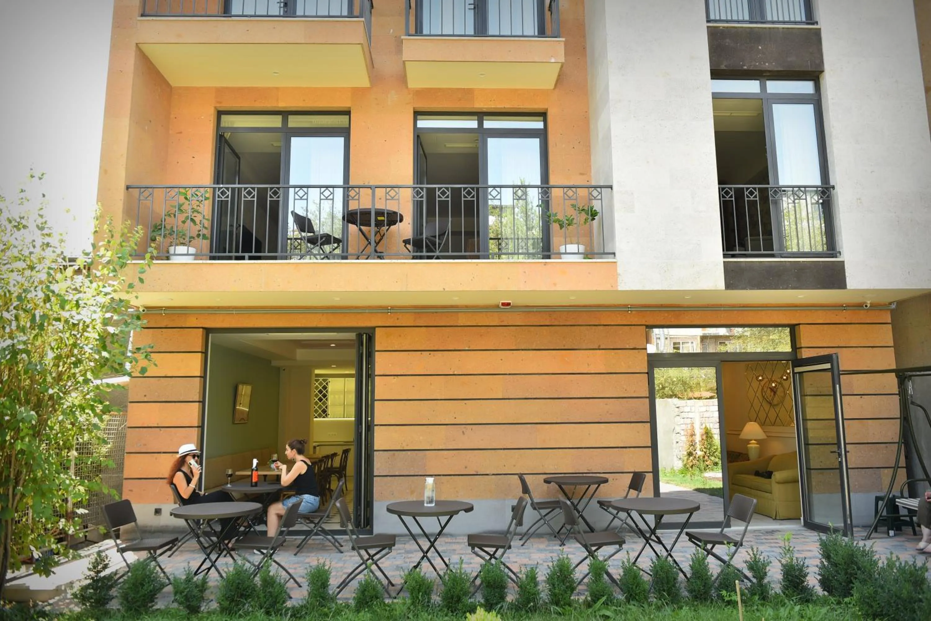 Property building in Hotel Avenue 30