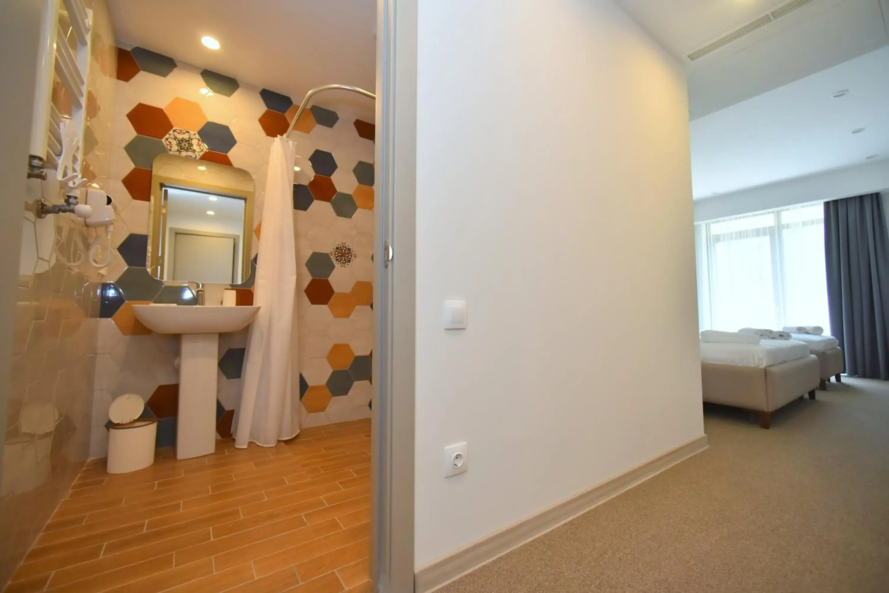 Deluxe Double Room with Balcony - single occupancy in Hotel Avenue 30 Deluxe Double Room with Balcony - single occupancy in Hotel Avenue 30