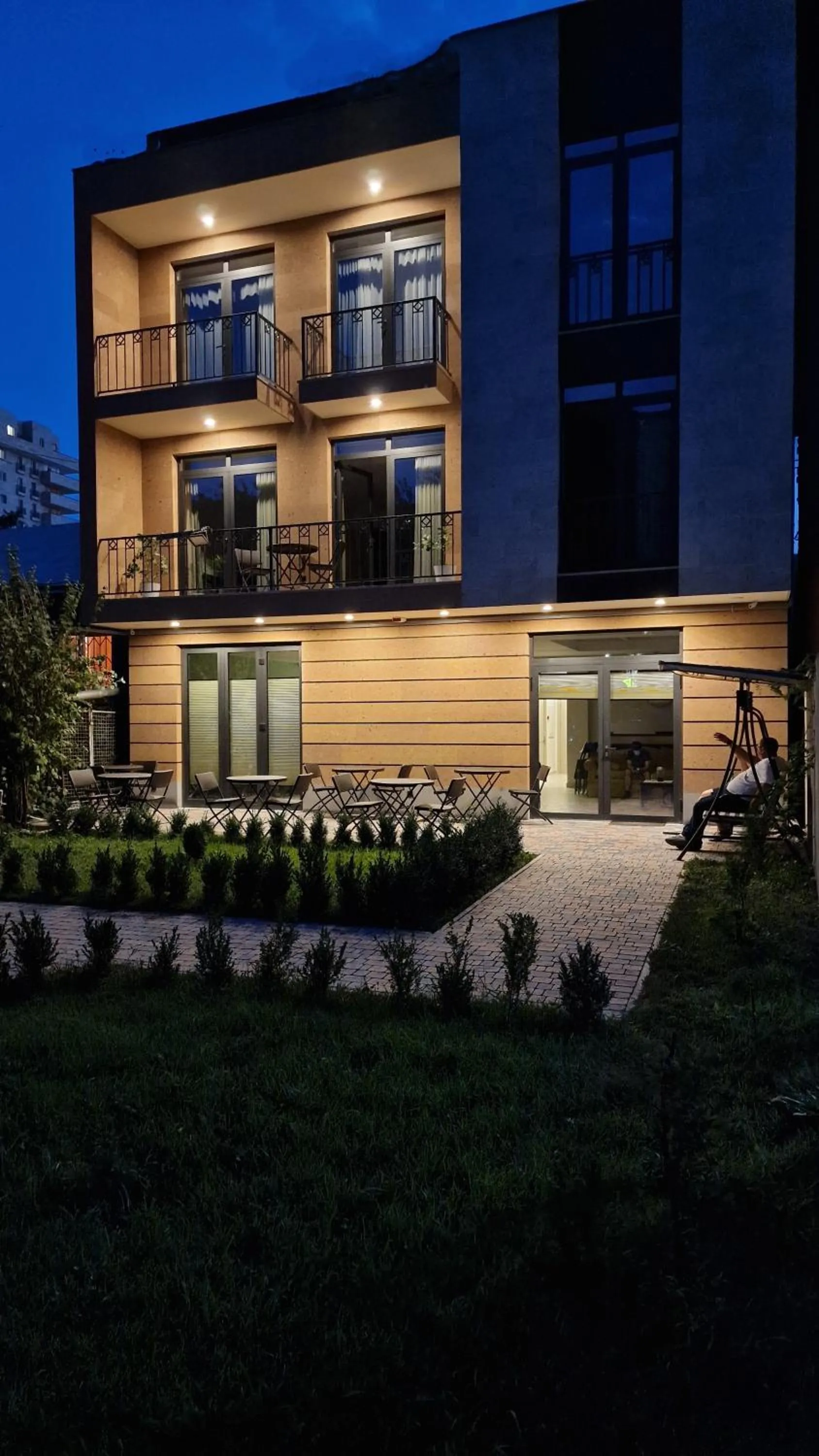 Property building in Hotel Avenue 30